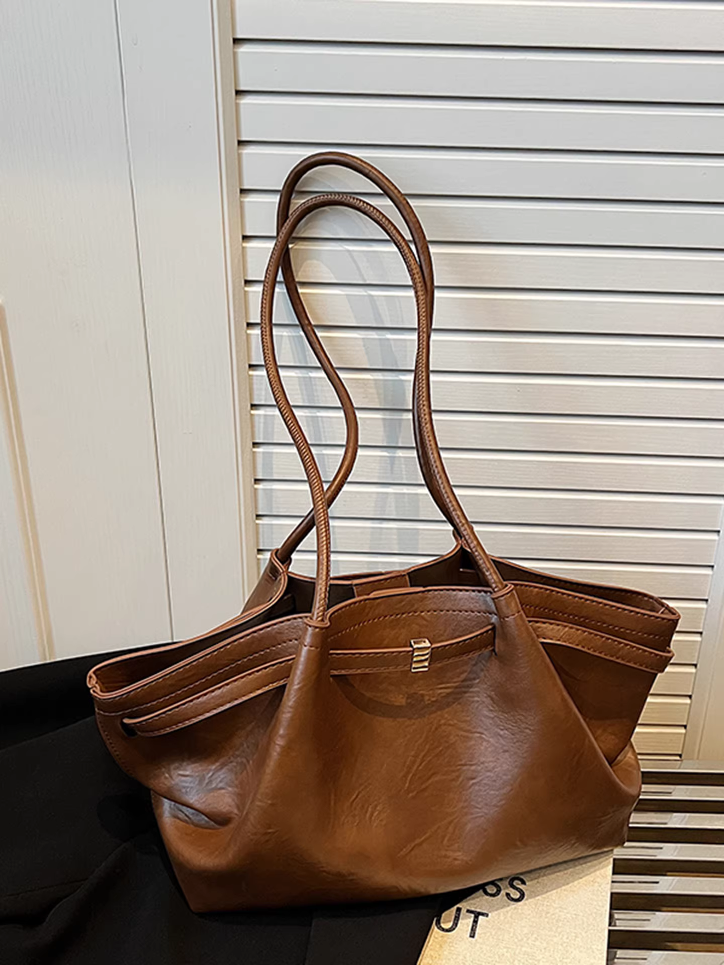 Túi xách nữ cỡ lớn, mùa thu đông 2025, kiểu dáng retro xếp ly độc đáo, đeo vai/nách, thích hợp đi làm và đi làm hàng ngày