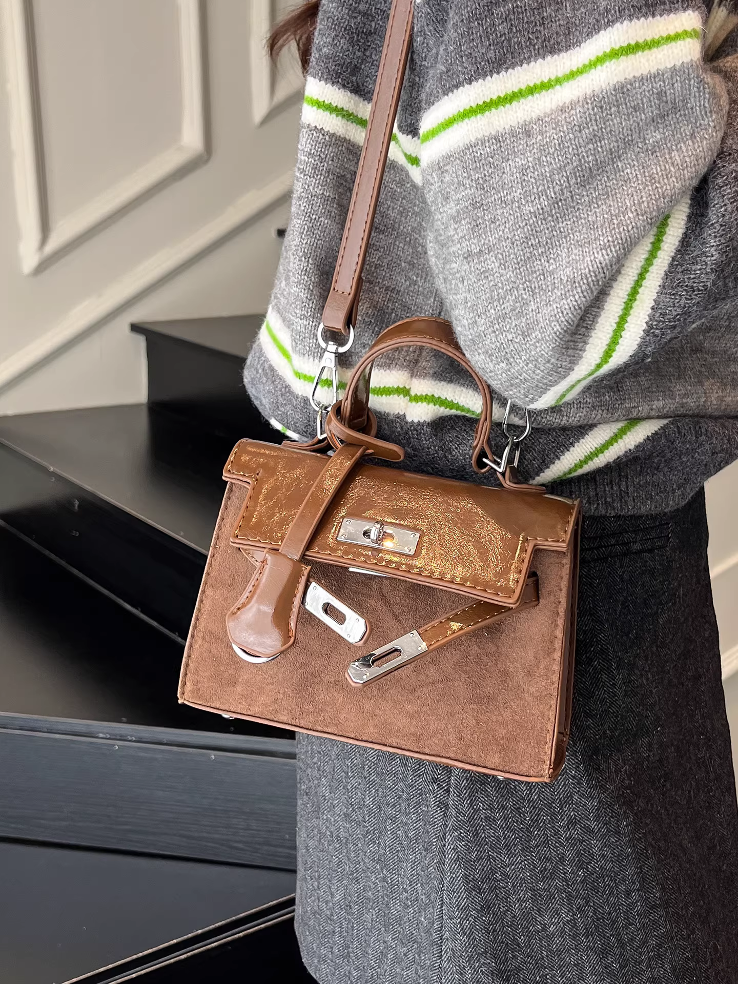 Túi xách cao cấp dành cho nữ, mẫu mới thu đông 2025, túi đeo chéo retro mờ, túi xách thời trang phổ biến kiểu Kelly