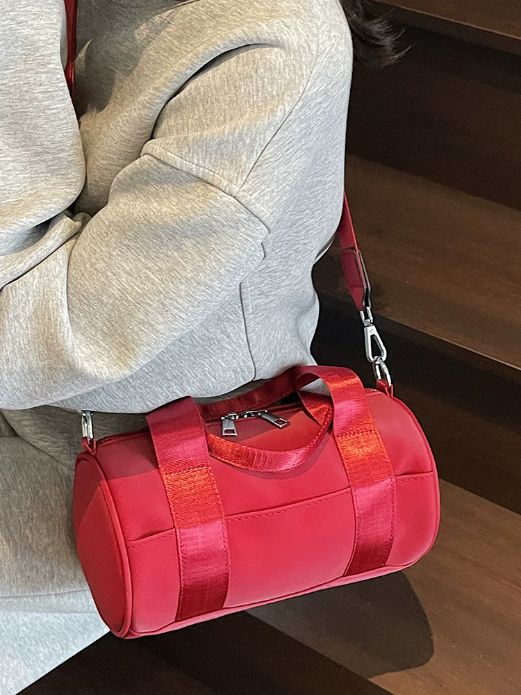 Túi vải canvas nữ, dung tích lớn, thiết kế độc đáo mùa hè 2025, túi đeo chéo quai rộng, túi hình trụ thời trang cao cấp.