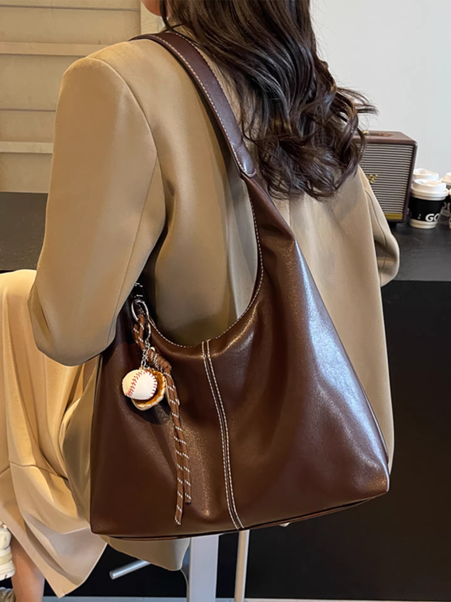 Túi xách nữ cổ điển, dung tích lớn, mẫu mới thu đông 2025, đa năng, phong cách giản dị, đeo vai, thích hợp đi làm, kiểu dáng bánh bao.