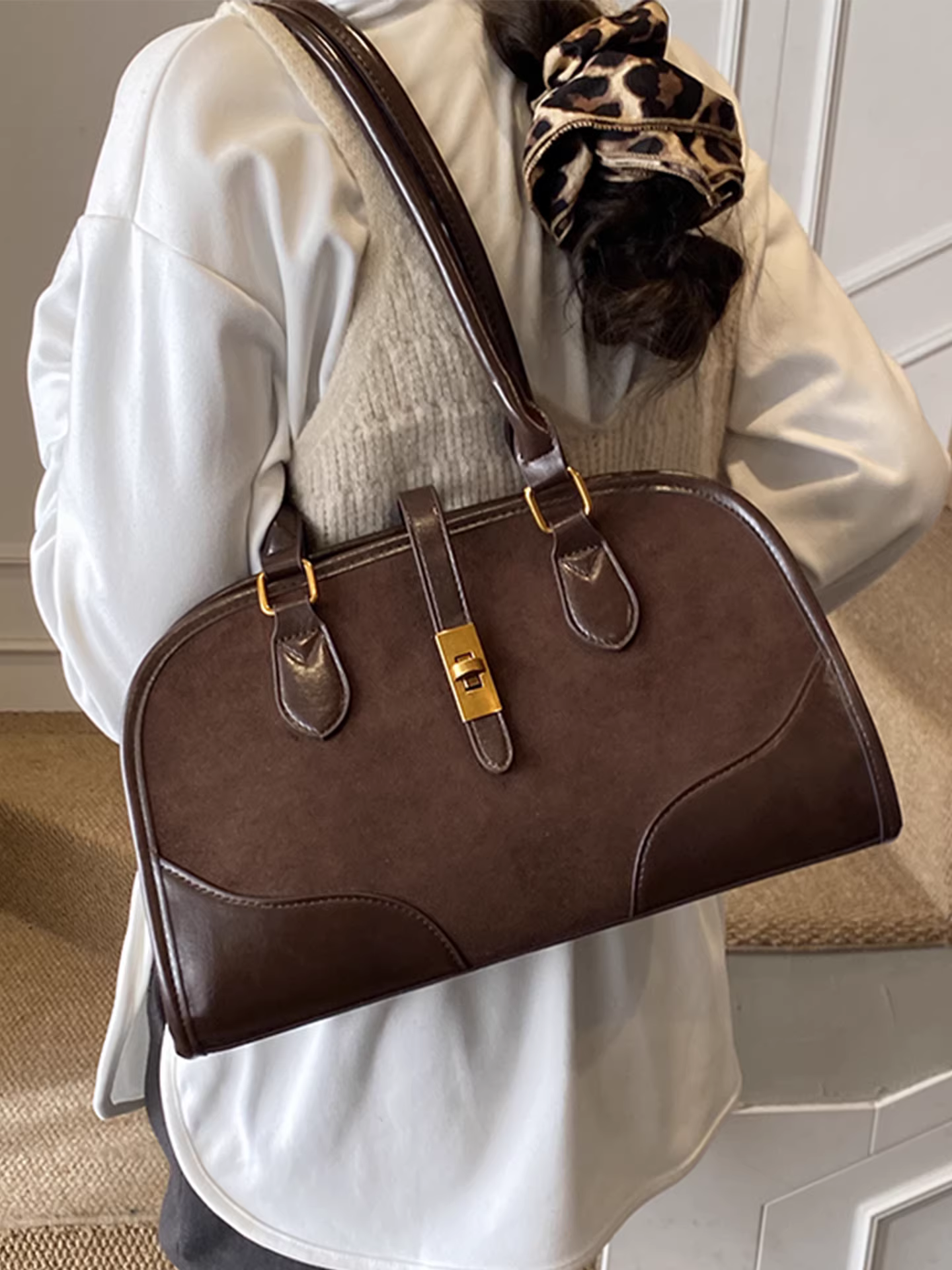 Túi xách nữ vintage mờ, dung tích lớn, mẫu mới thu đông 2025, túi đeo chéo cá tính, túi đeo vai/nách kiểu gối.