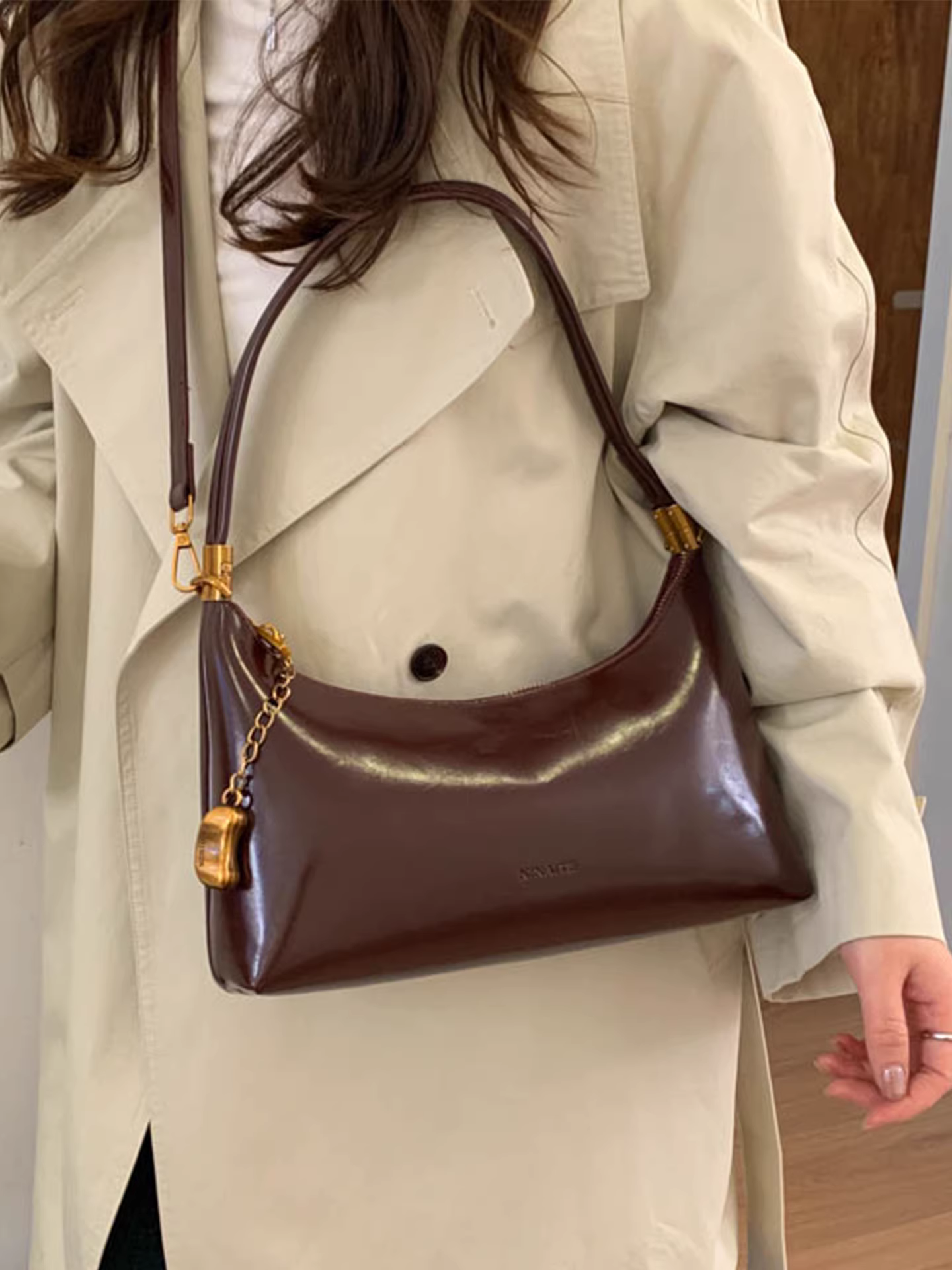 Túi xách cổ điển dành cho nữ, dung tích lớn, mẫu thiết kế độc đáo mùa thu đông 2025, túi đeo chéo, đeo vai, đeo nách, kiểu dáng bánh bao.