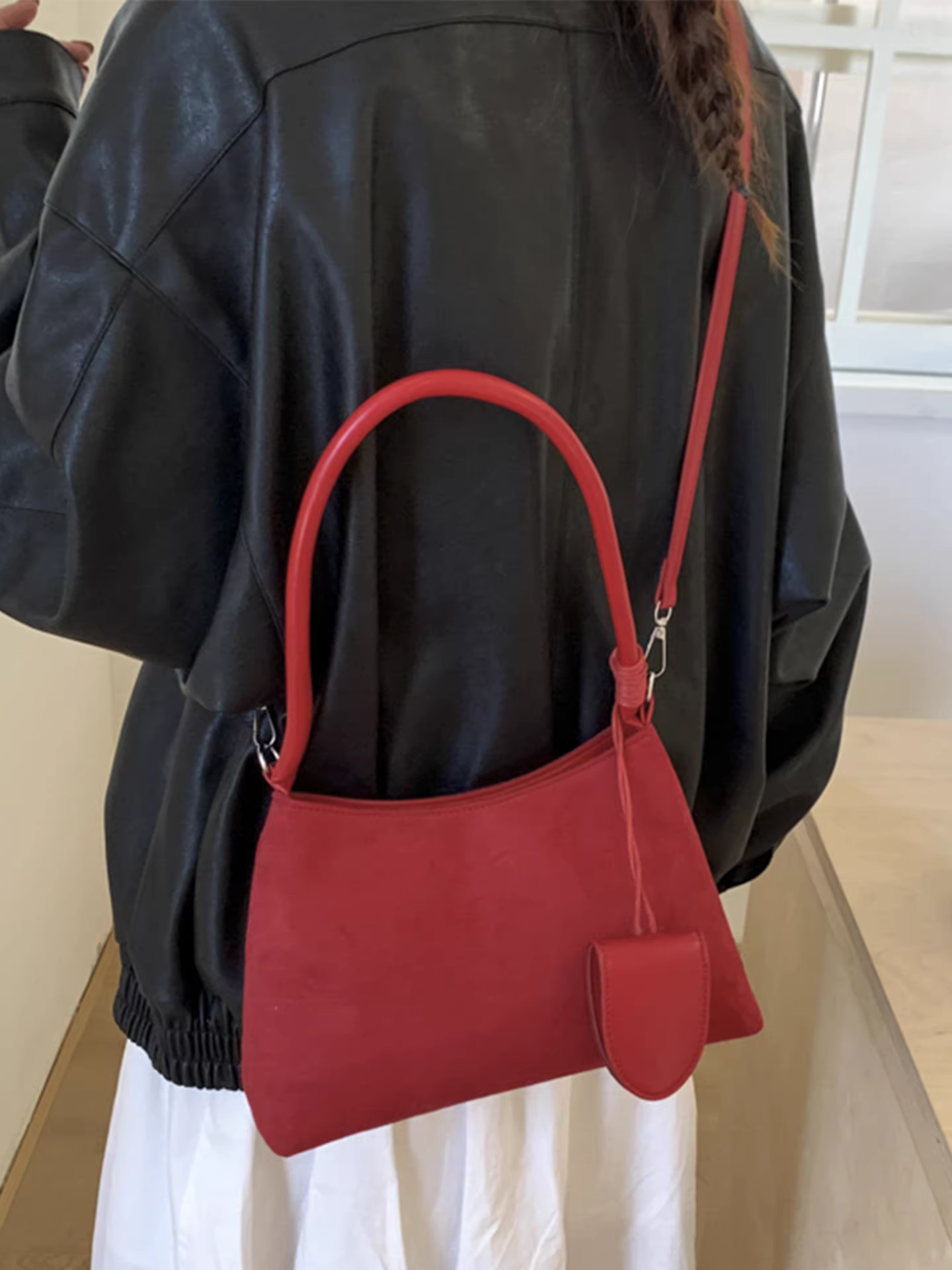 Túi đeo chéo nữ phong cách retro, chất liệu mờ, dung tích lớn, mẫu mới thu đông 2025, túi đeo vai/nách cá tính, kiểu dáng độc đáo.