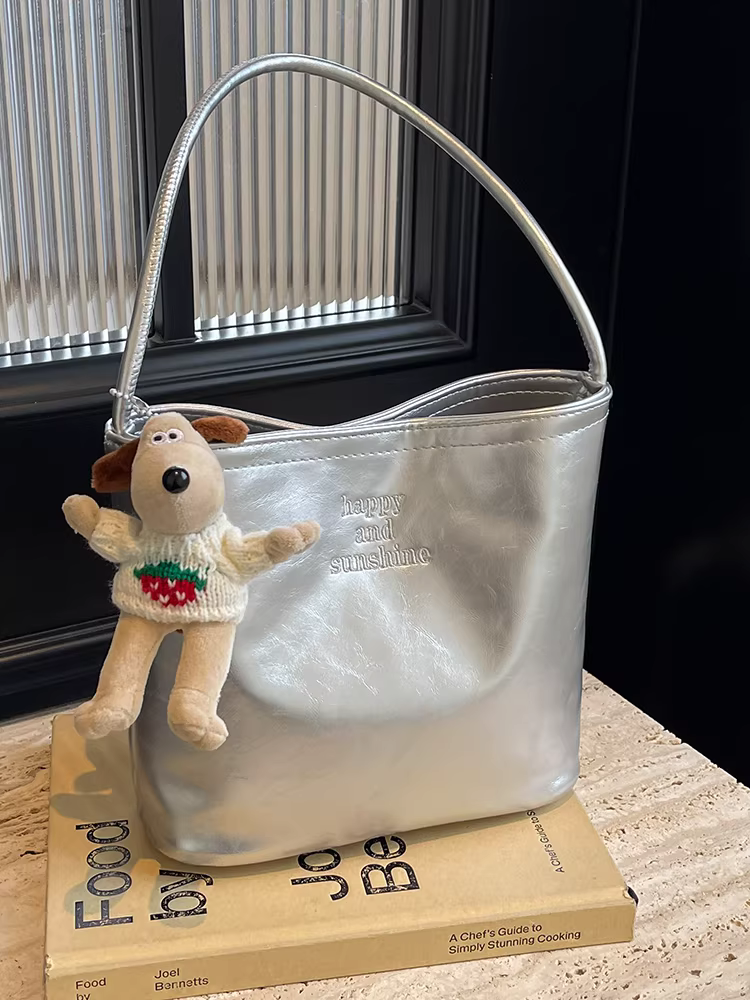 Túi xách nữ 2025 thu đông mới, dung tích lớn, kiểu đeo nách, dáng xô, thời trang, thiết kế đa năng, túi đeo vai, túi tote