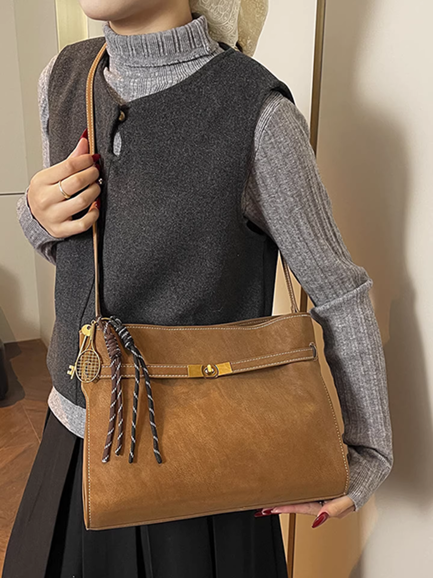 Túi đeo chéo nữ cỡ lớn phong cách retro, đa năng mùa thu đông, mẫu mới 2025, túi đeo vai đơn giản, thích hợp đi làm và đi chơi