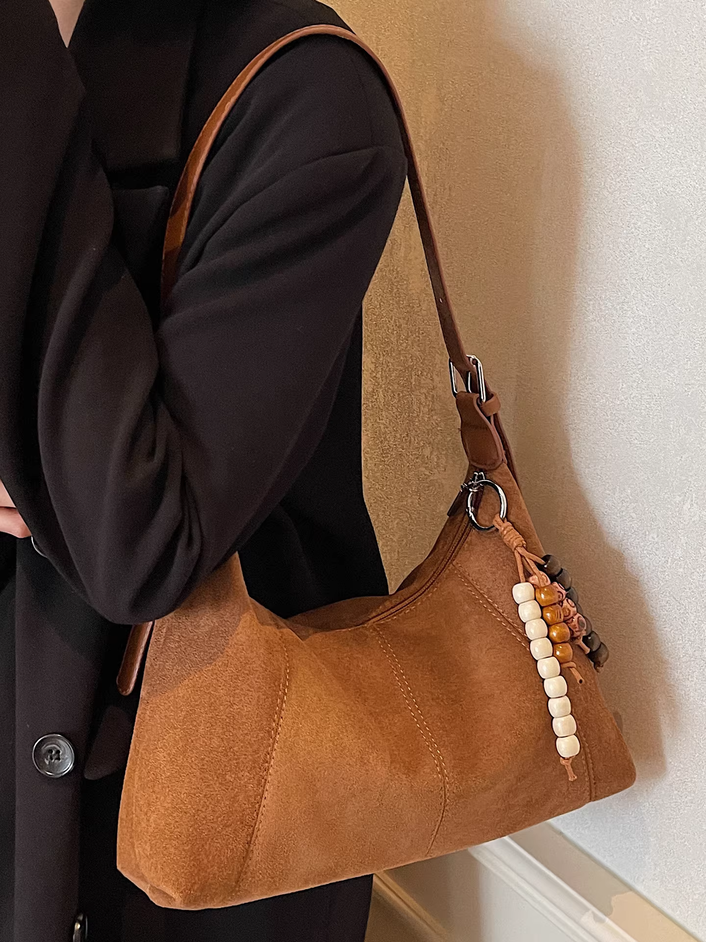 Túi da lộn nữ, dung tích lớn, mẫu mới thu đông 2025, phong cách giản dị cổ điển, túi đeo chéo một bên vai kiểu bánh bao