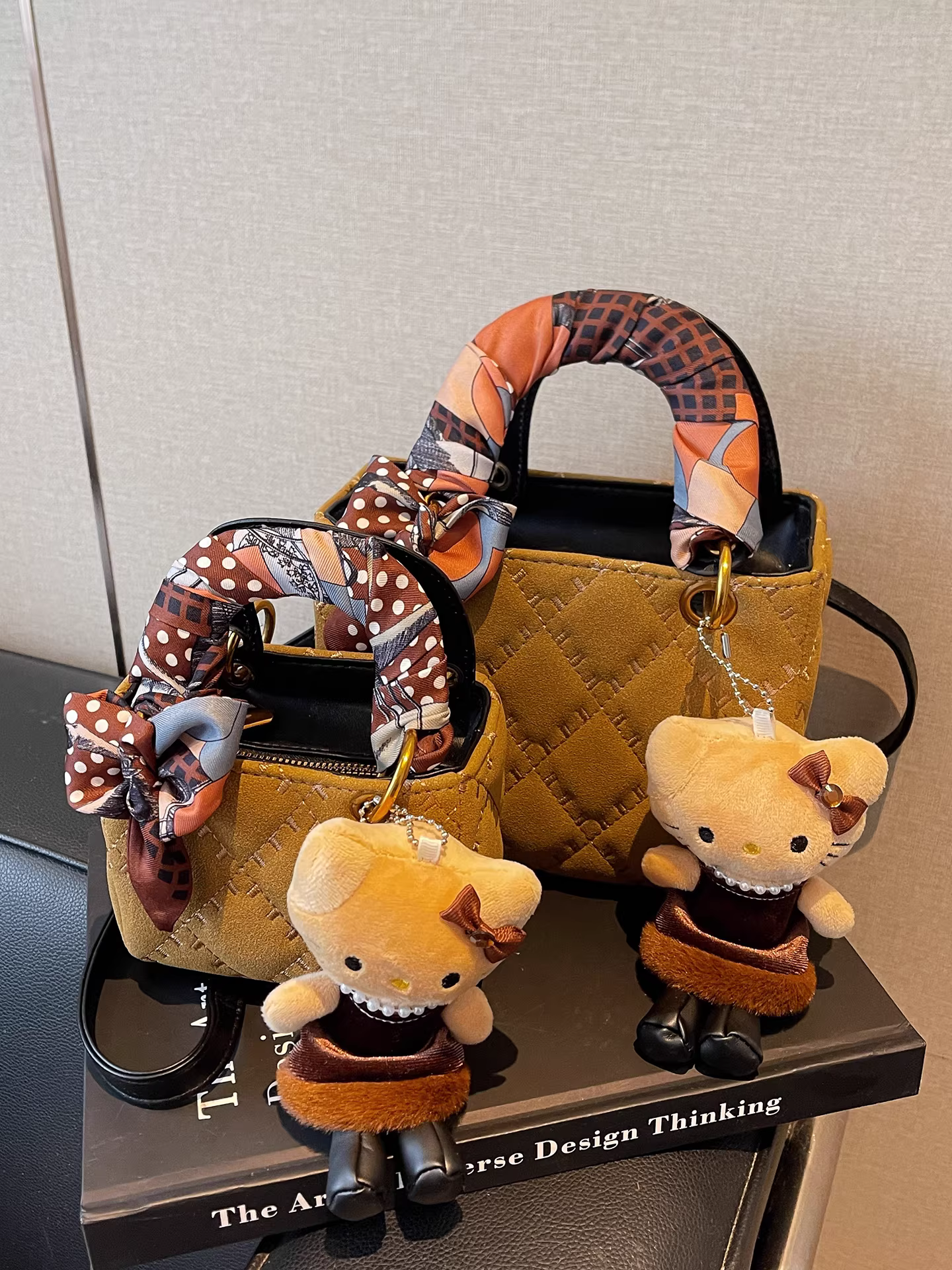 Túi nhỏ phong cách retro mờ nhám dành cho nữ, thời trang thu đông 2025 mới, túi đeo chéo siêu hot, túi xách đang thịnh hành trên mạng xã hội, túi công chúa Diana.