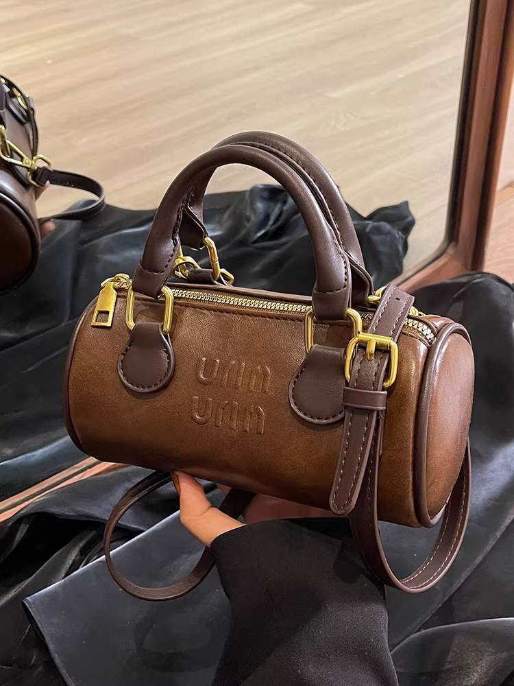 Túi xách thiết kế độc đáo dành cho nữ, thời trang thu đông 2025 mới, cảm giác cao cấp, túi đeo chéo một bên vai, túi hình trụ cầm tay cổ điển.