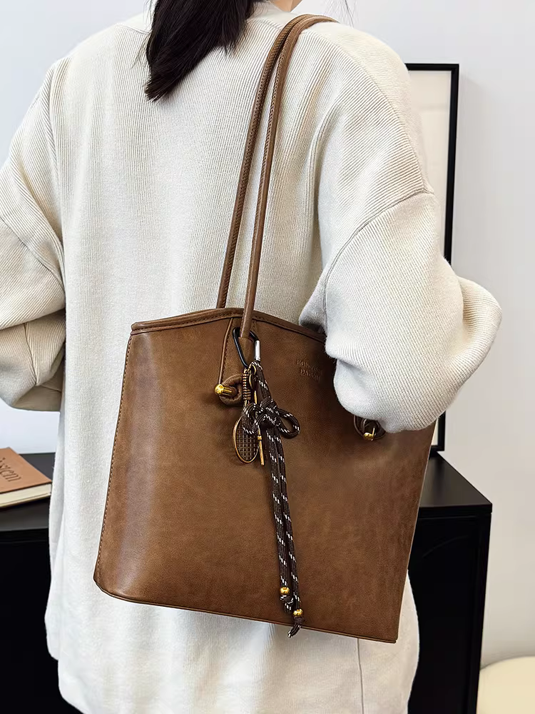 Túi xách nữ dung tích lớn, phong cách retro thu đông 2025, đa năng, đơn giản, đeo vai, túi tote đi làm đang thịnh hành năm nay