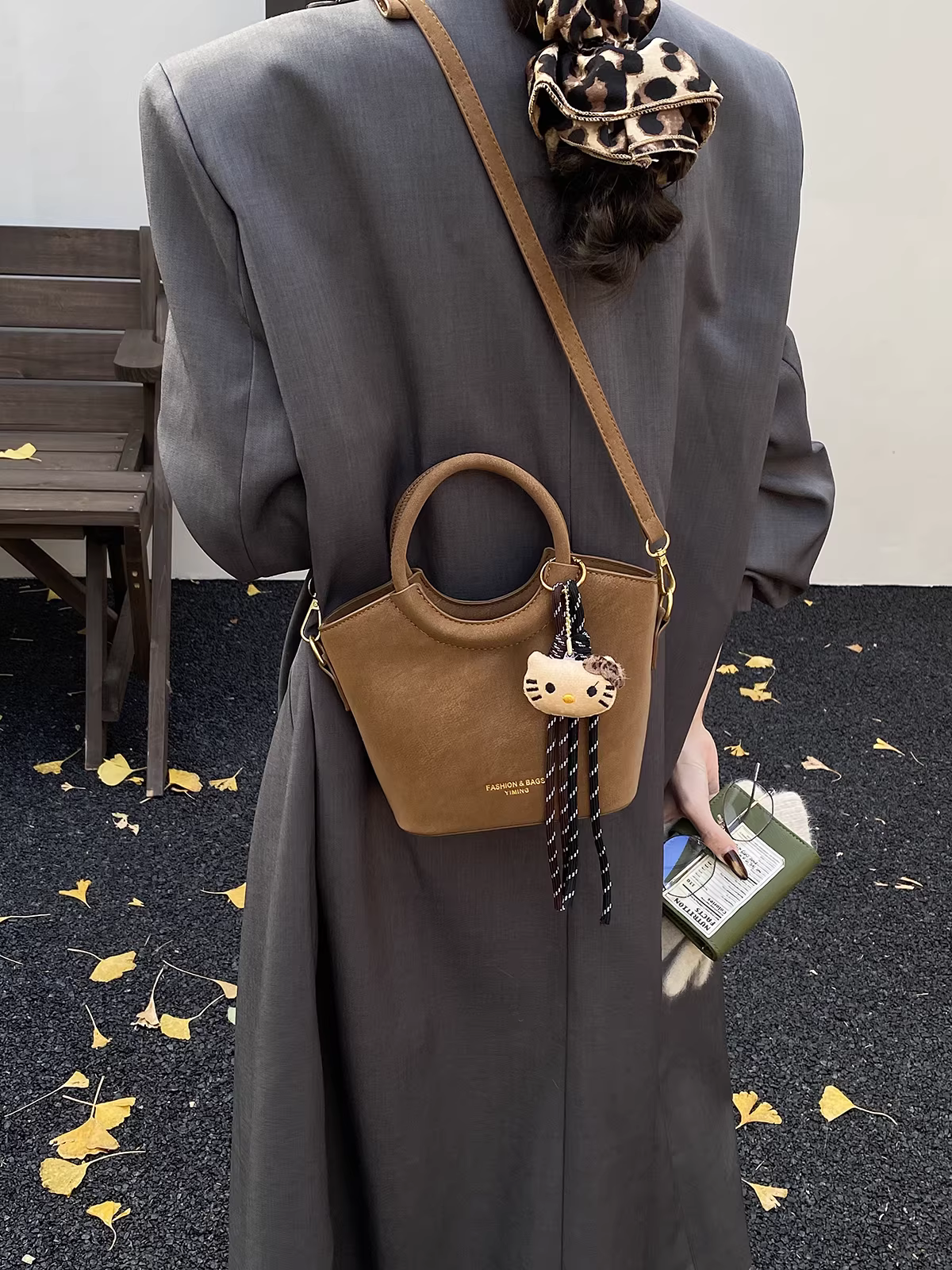 Túi nhỏ retro dành cho nữ, đa năng mùa thu đông, thiết kế độc đáo mới năm 2025, túi đeo chéo một bên vai, túi xách tay kiểu xô đang thịnh hành