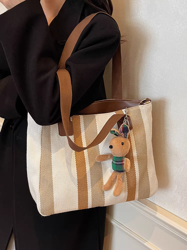 Túi vải canvas dành cho nữ, sức chứa lớn, túi đeo chéo phối màu sọc thường ngày mùa thu đông 2025 mới, thích hợp làm túi tote đi học và đi làm.