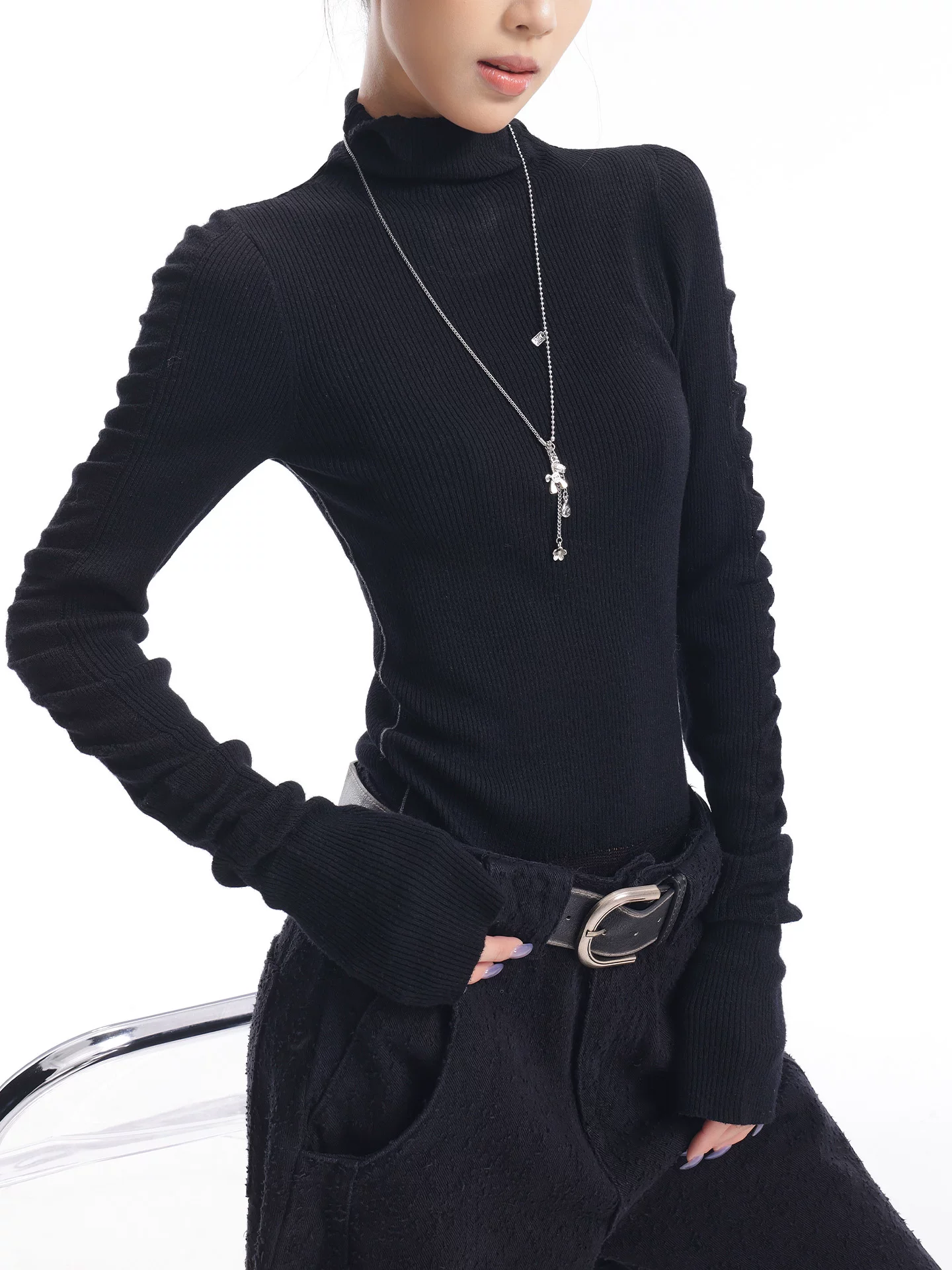 KEN STUDIO Áo thun dài tay màu đen mới thu đông của KEN STUDIO Áo thun dệt kim cổ cao ôm sát bên trong dành cho nữ