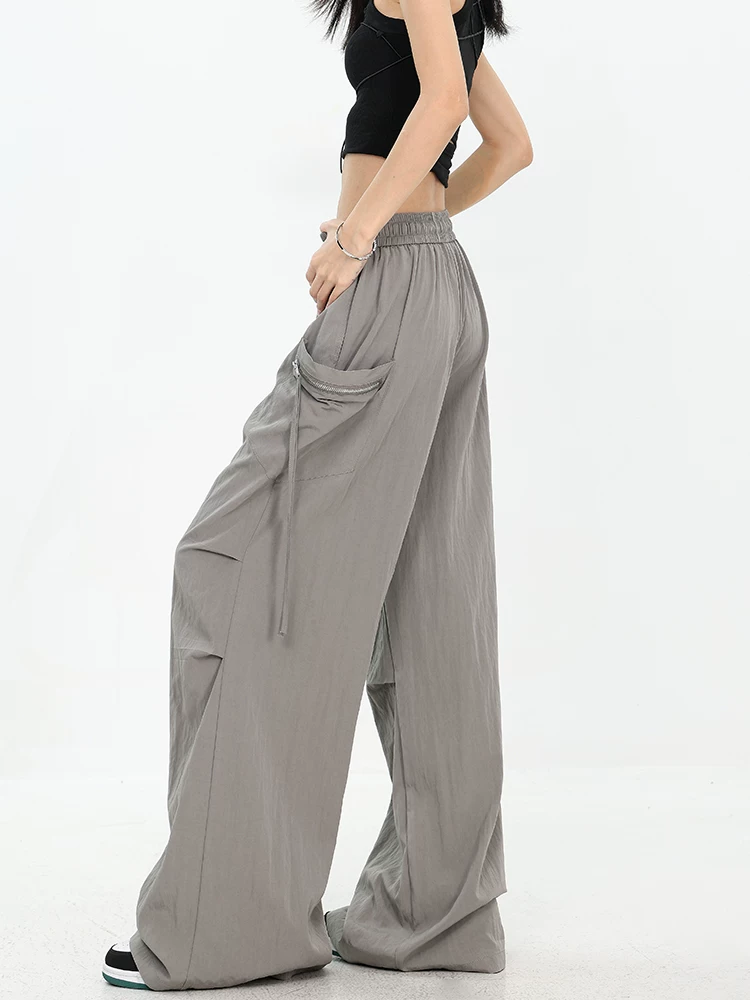 Quần cargo lụa băng thiết kế độc quyền của KEN STUDIO dành cho nữ, quần ống rộng dáng rộng mỏng nhẹ mùa hè.