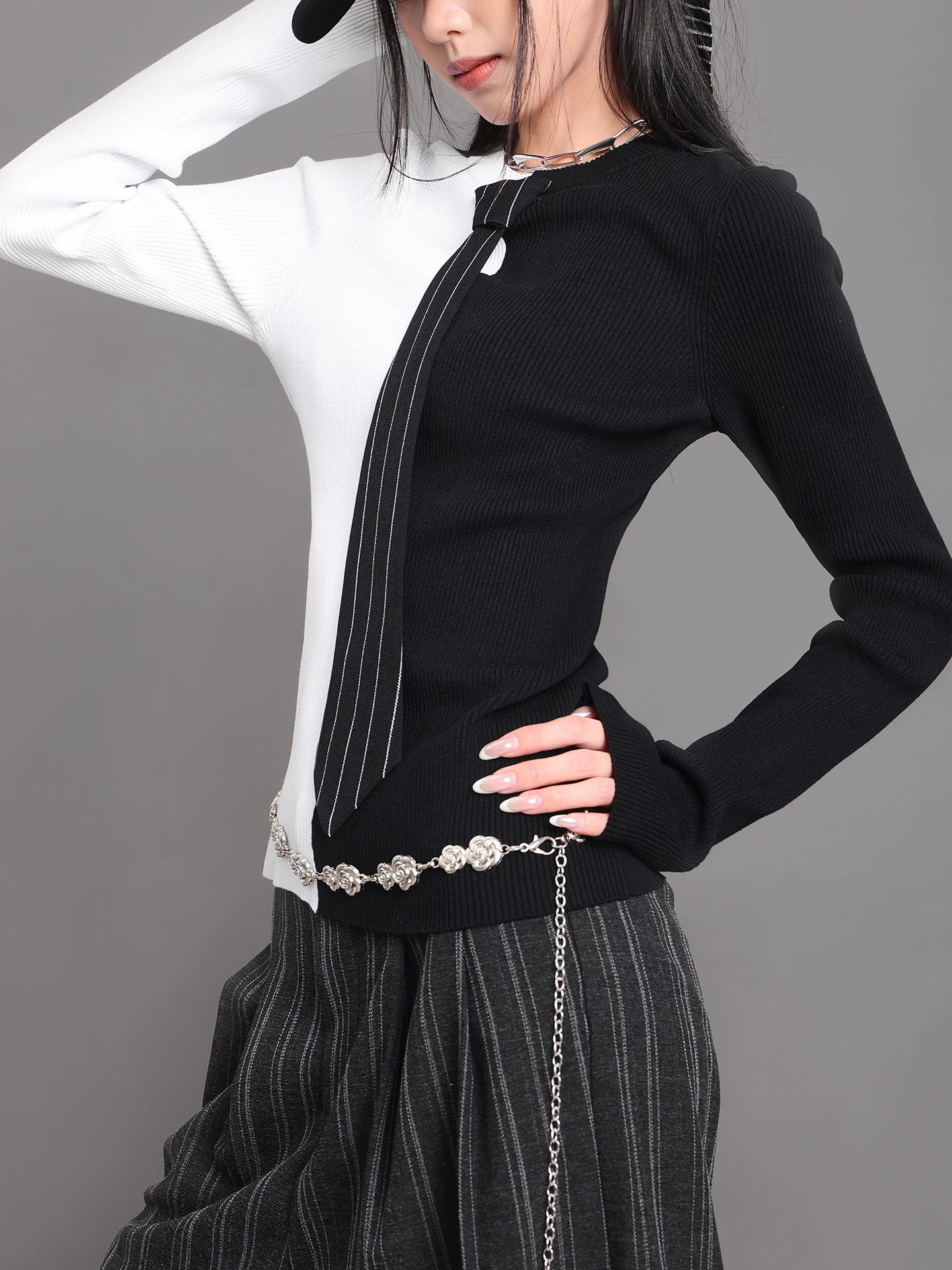 KEN STUDIO bộ sưu tập mùa thu mới áo len dệt kim dài tay phối màu đen trắng dành cho nữ có dây buộc, áo bên trong giúp thon gọn