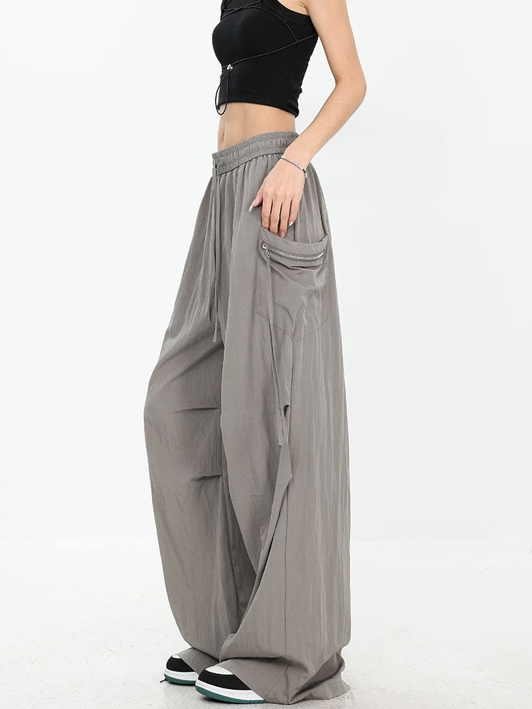 Quần cargo lụa băng thiết kế độc quyền của KEN STUDIO dành cho nữ, quần ống rộng dáng rộng mỏng nhẹ mùa hè.