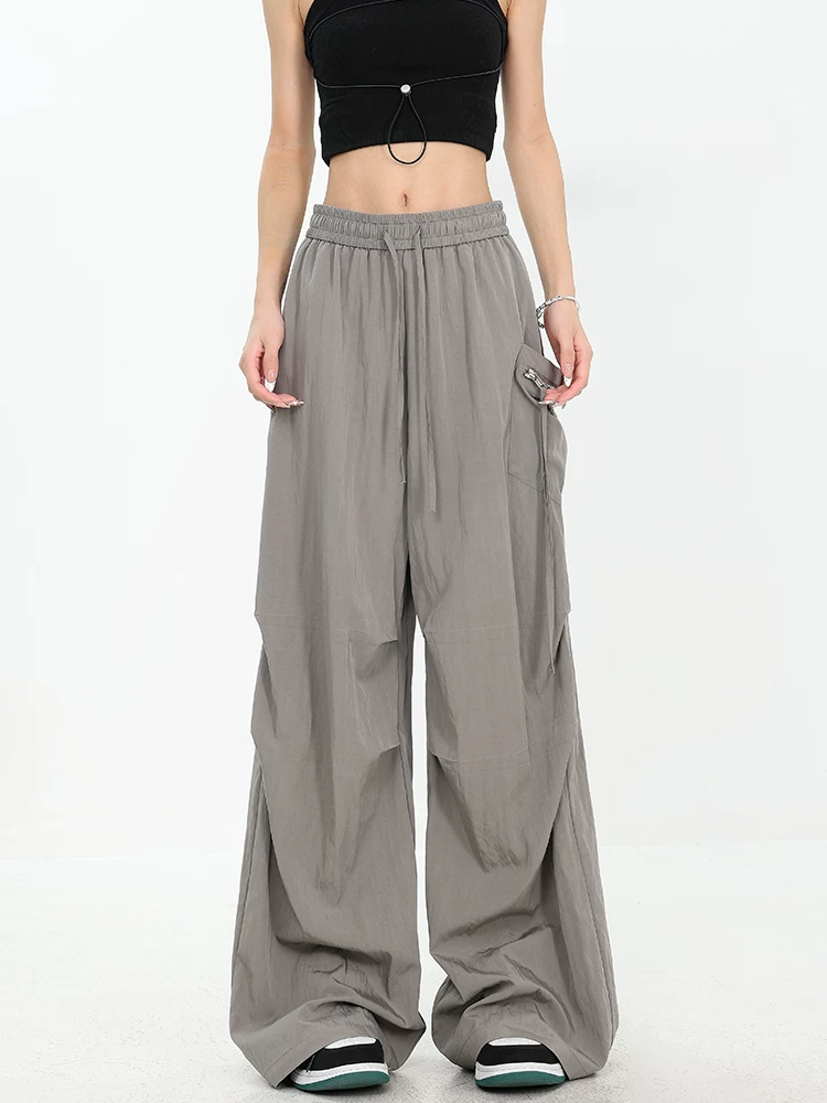 Quần cargo lụa băng thiết kế độc quyền của KEN STUDIO dành cho nữ, quần ống rộng dáng rộng mỏng nhẹ mùa hè.