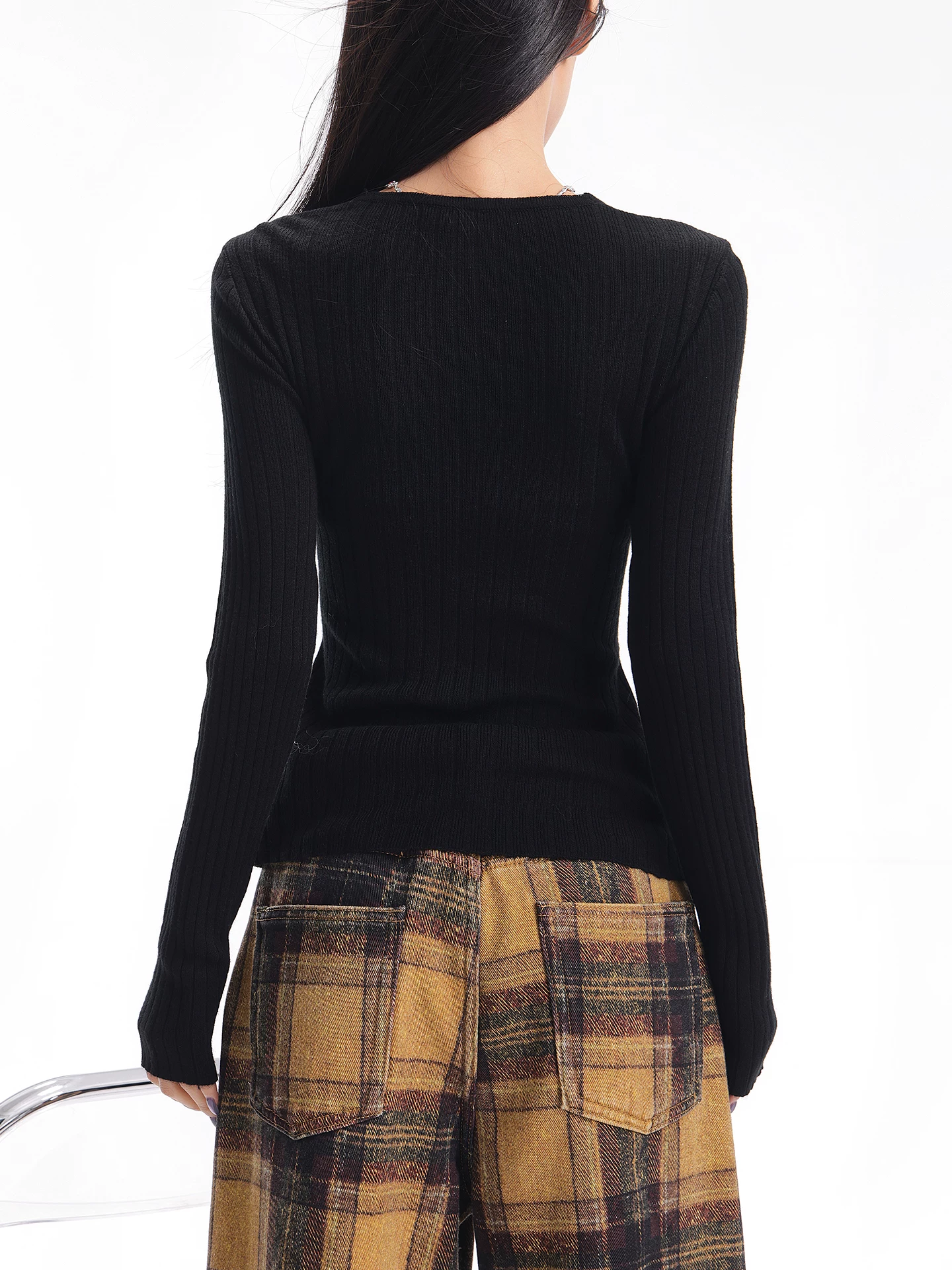 KEN STUDIO Áo dệt kim dài tay màu đen thu đông mới dành cho nữ, cổ chữ V, ôm vừa vặn, áo lót đa năng, áo bên trong