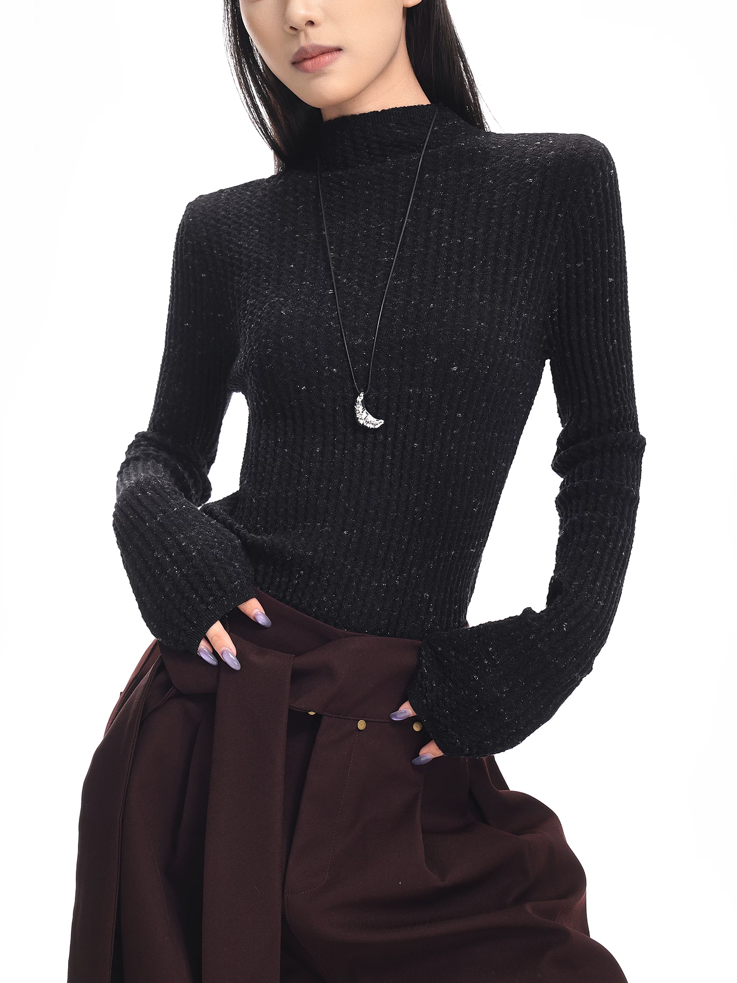 KEN STUDIO Áo len dài tay màu đen mới thu đông dành cho nữ với cổ cao nửa cổ có họa tiết và áo dệt kim bên trong vừa vặn