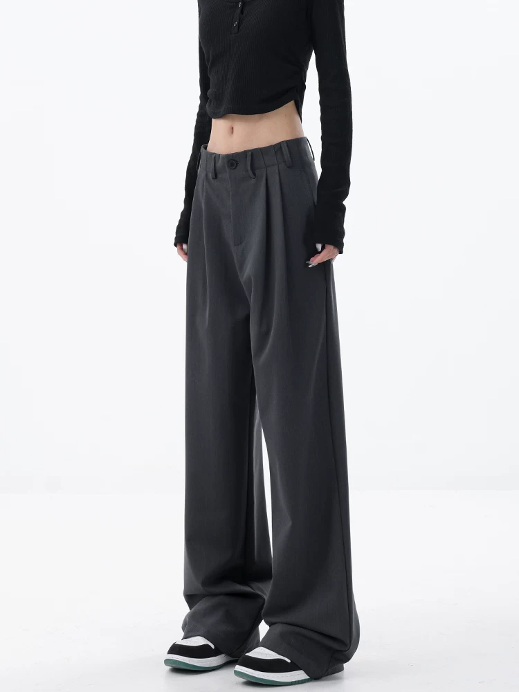 Quần âu dáng suông thiết kế độc đáo của KEN STUDIO dành cho nữ với thiết kế xếp ly, quần ống rộng tôn dáng.