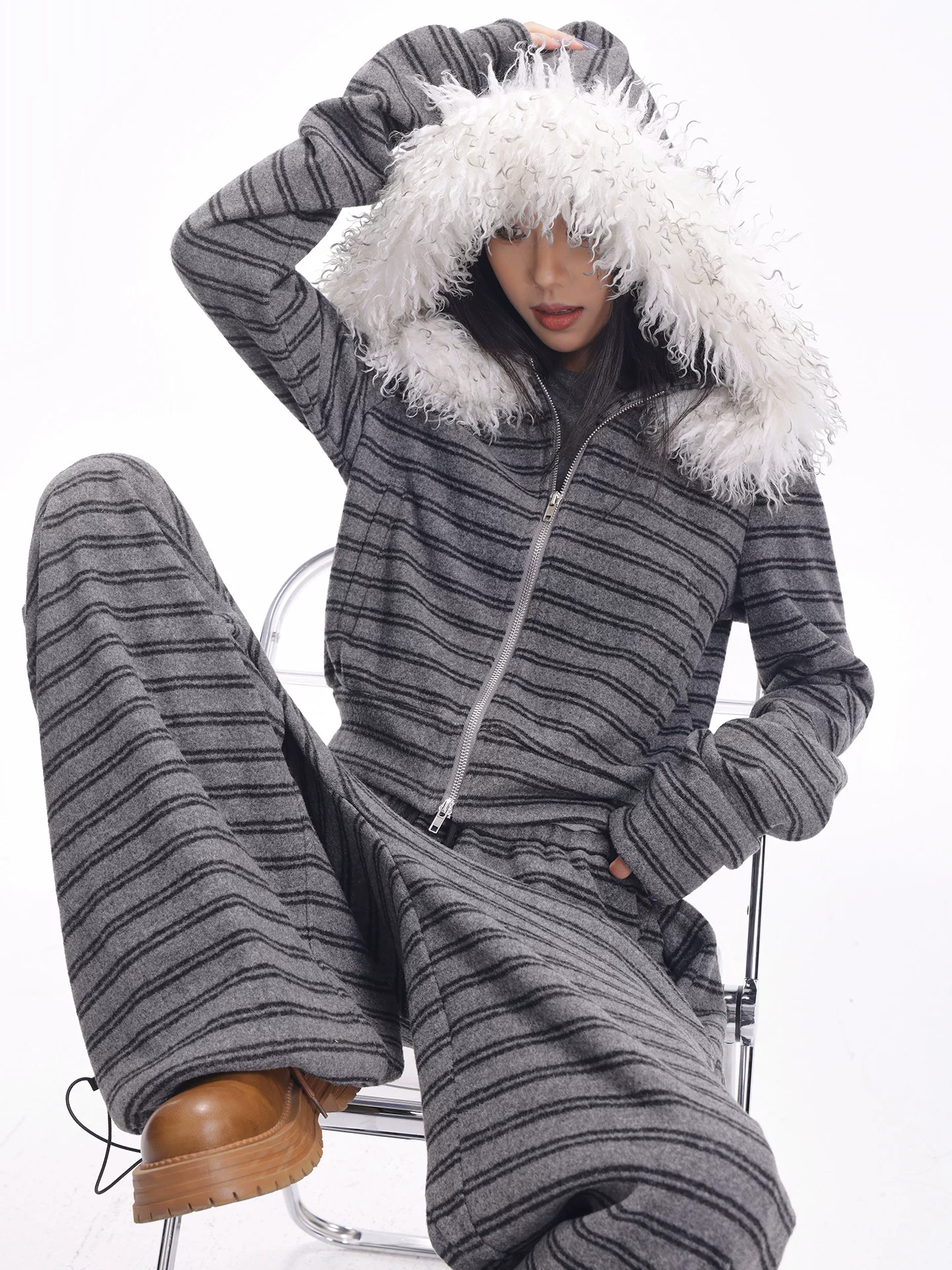 KEN STUDIO Bộ áo len sọc có mũ trùm đầu mùa thu đông dành cho nữ, áo khoác lông cừu dày và quần thể thao Bộ hai mảnh