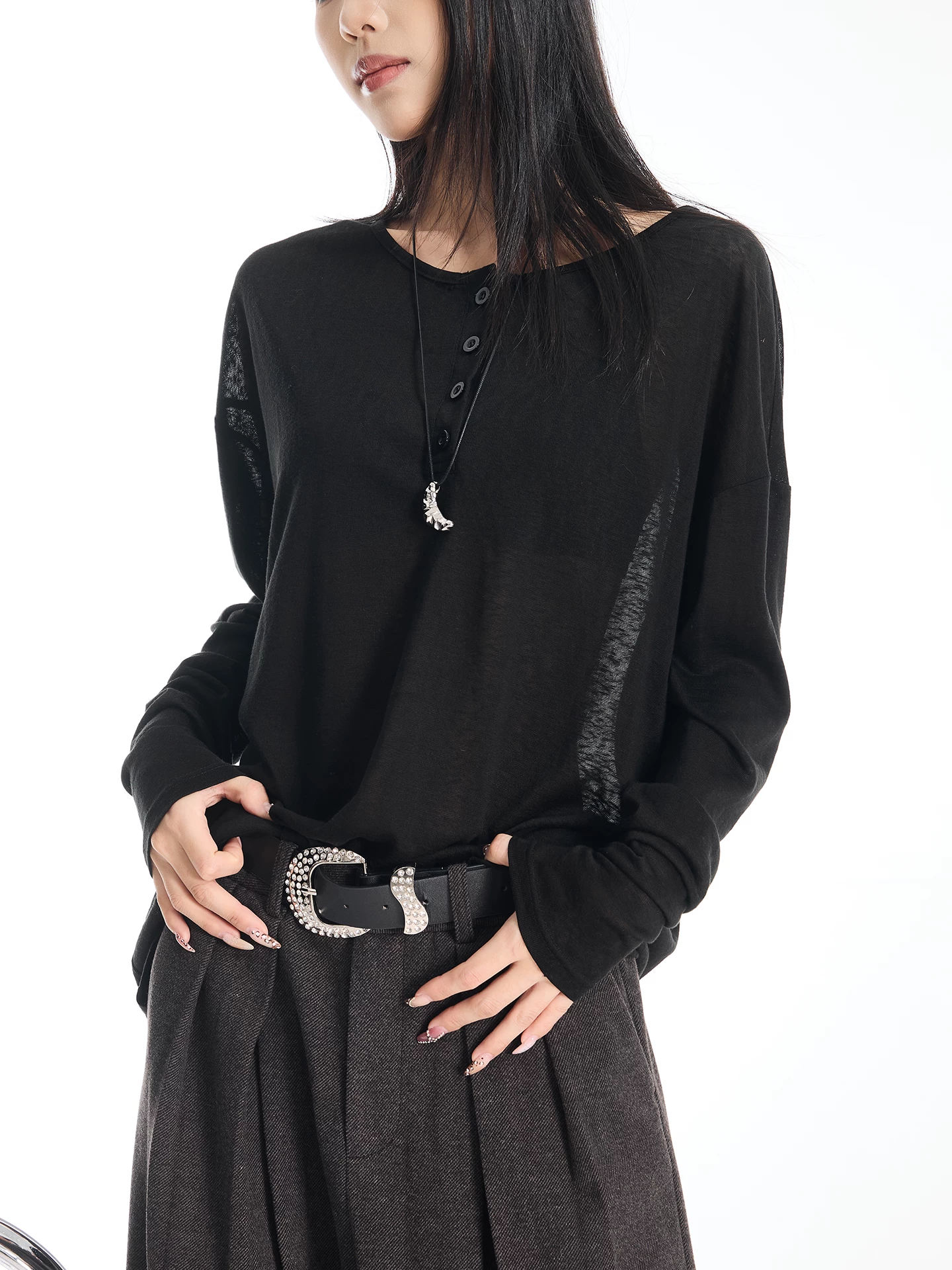 KEN STUDIO Xuân Thu Mới Màu Đen Cổ Henry Áo thun dài tay hơi lộn trộn Áo thun nữ dáng ôm vừa vặn Áo sơ mi cơ bản