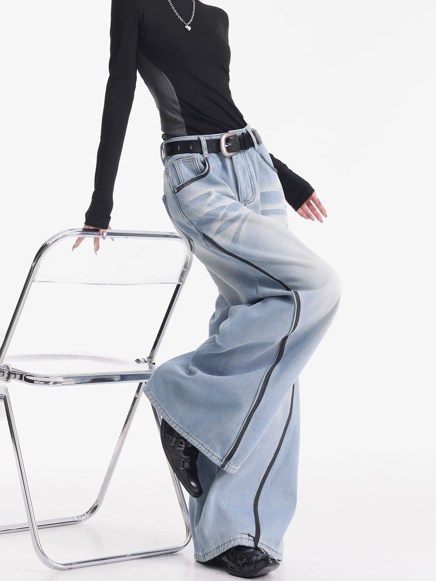 KEN STUDIO quần jean lót lông cừu dày màu xanh nhạt mới dành cho nữ mùa thu đông, quần ống rộng được thiết kế theo phong cách phối màu đã qua xử lý.