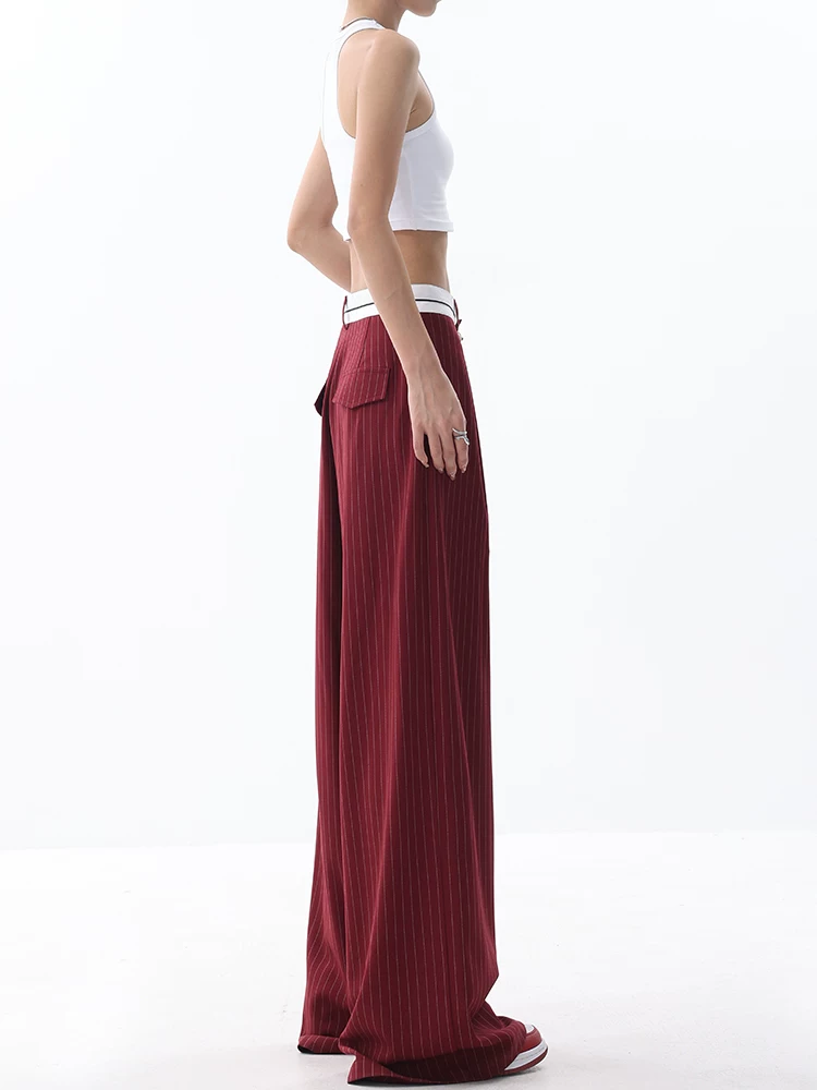 Quần vest sọc mỏng mùa hè của KEN STUDIO dành cho nữ với thiết kế phối màu tương phản và thiết kế xếp nếp, quần ống rộng dài đến sàn