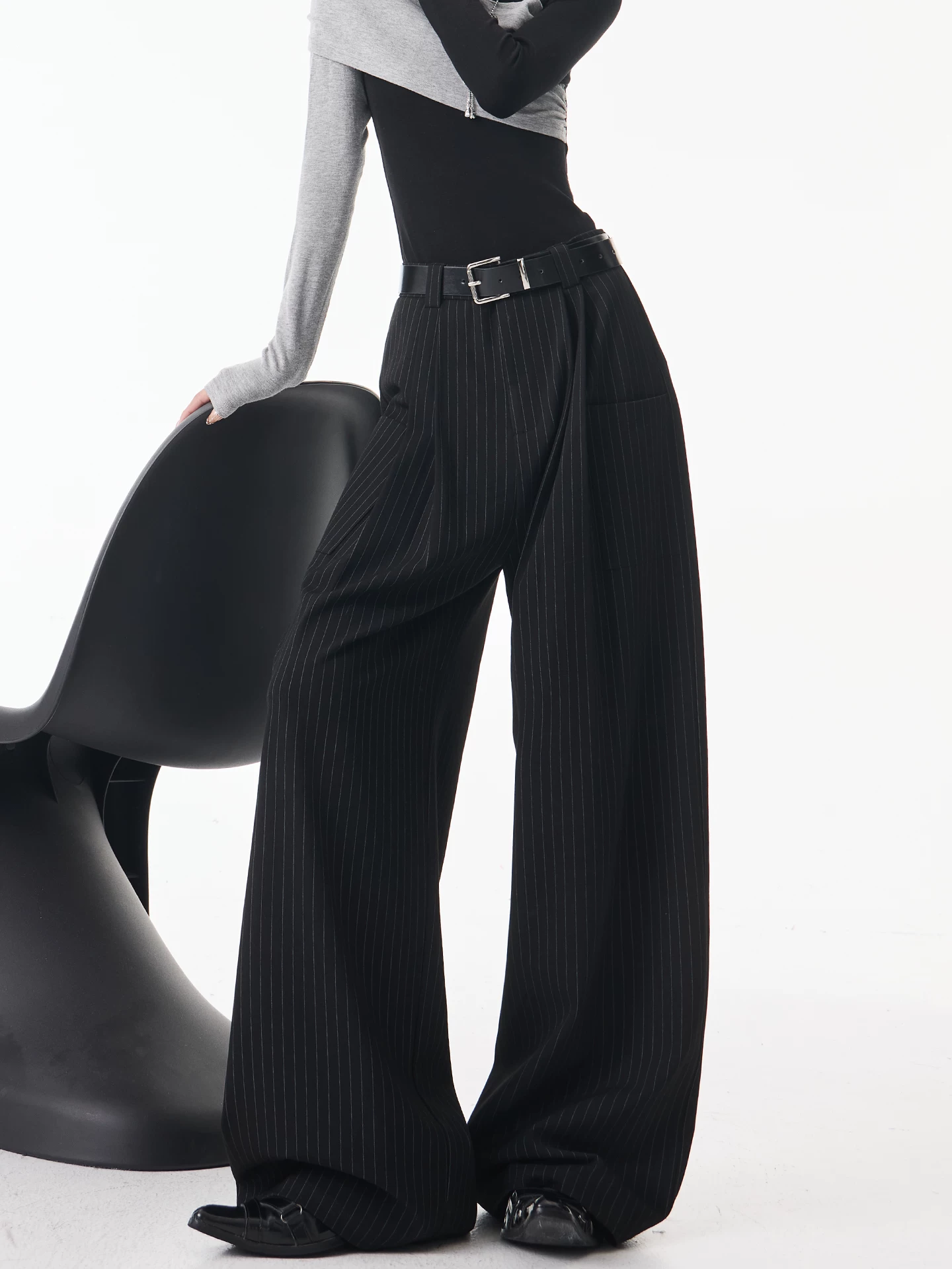 KEN STUDIO Xuân Thu Mới Quần Âu Sọc Đen Ống Rộng Cho Nữ Quần Âu Cạp Cao Draping Giảm Béo Quần Âu