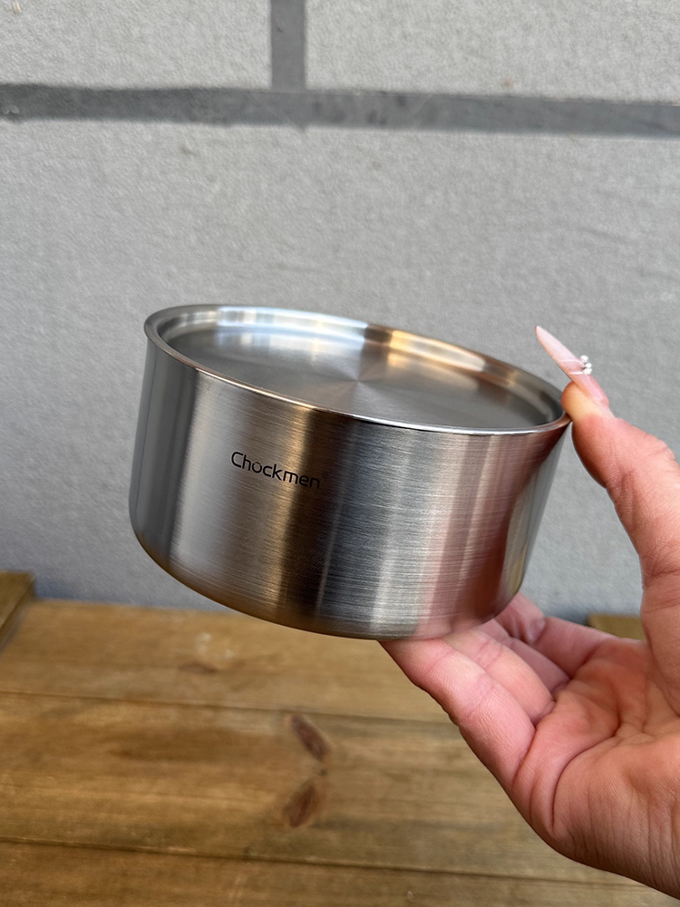 Phải có khi sử dụng nặng: Bát inox 18/10 có nắp, bát hấp trứng, lọ gia vị đáy phẳng, bát dày cho trẻ em, nồi hầm, bát hấp.