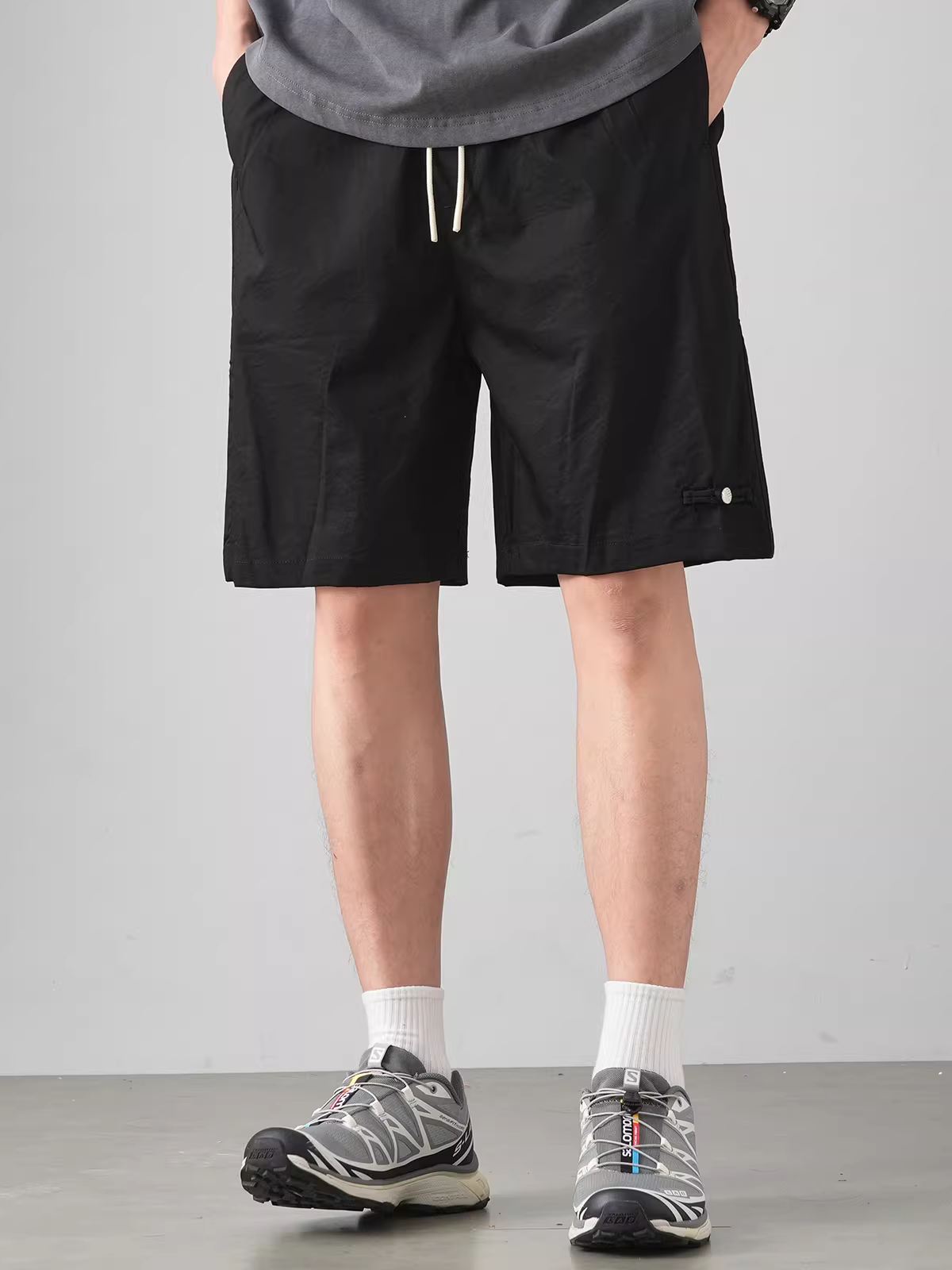 Quần short vải lụa kiểu Trung Quốc mới dành cho nam, quần thể thao dài vừa phải, mỏng, nhanh khô, mùa hè, dáng thẳng, rộng rãi, cao cấp, kiểu năm điểm.