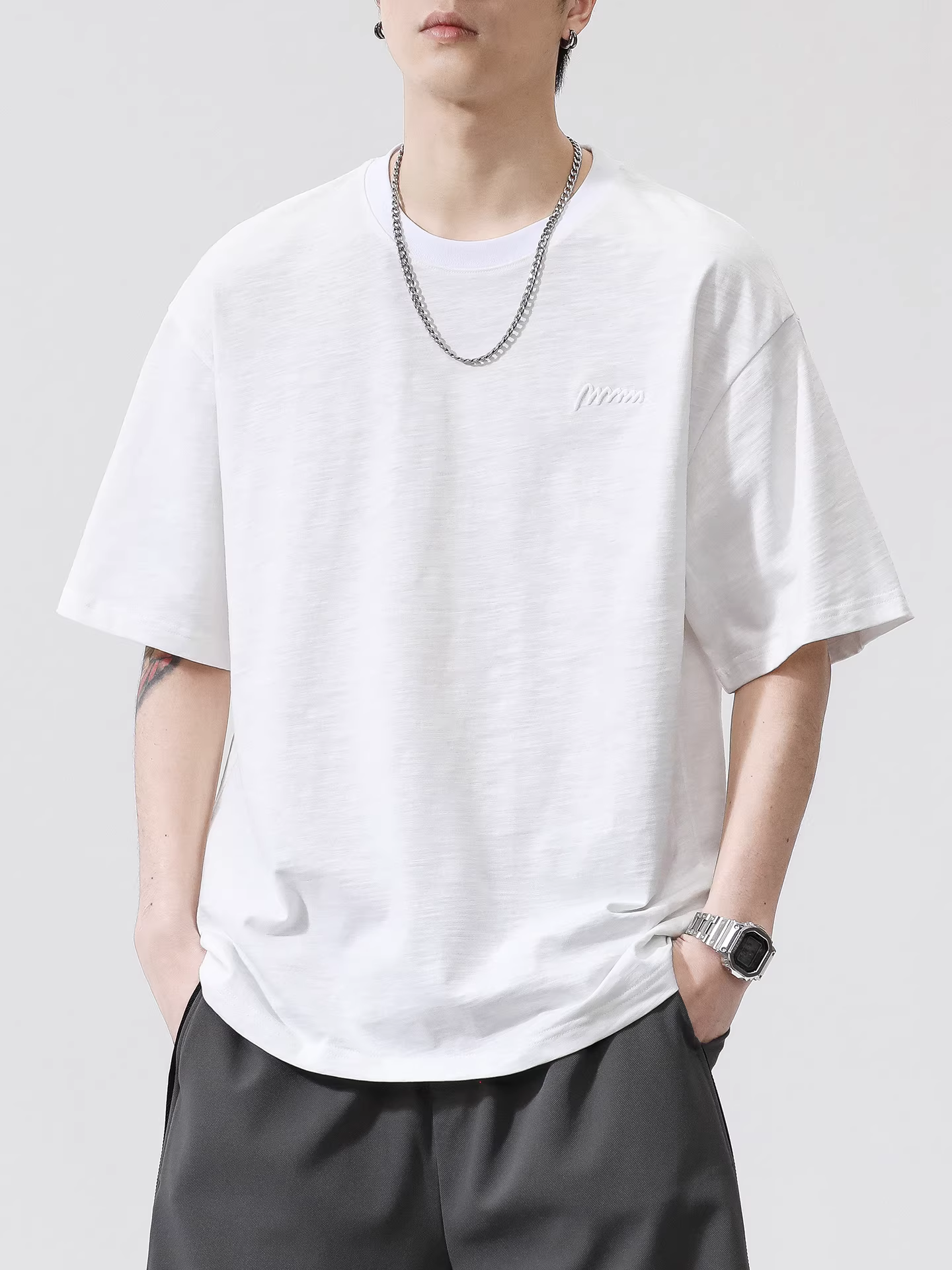 Áo thun nam chất liệu cotton tre dày dặn, kiểu mới hè 2025, 100% cotton, thoáng khí, cổ tròn, dáng rộng, màu trơn, thêu họa tiết.