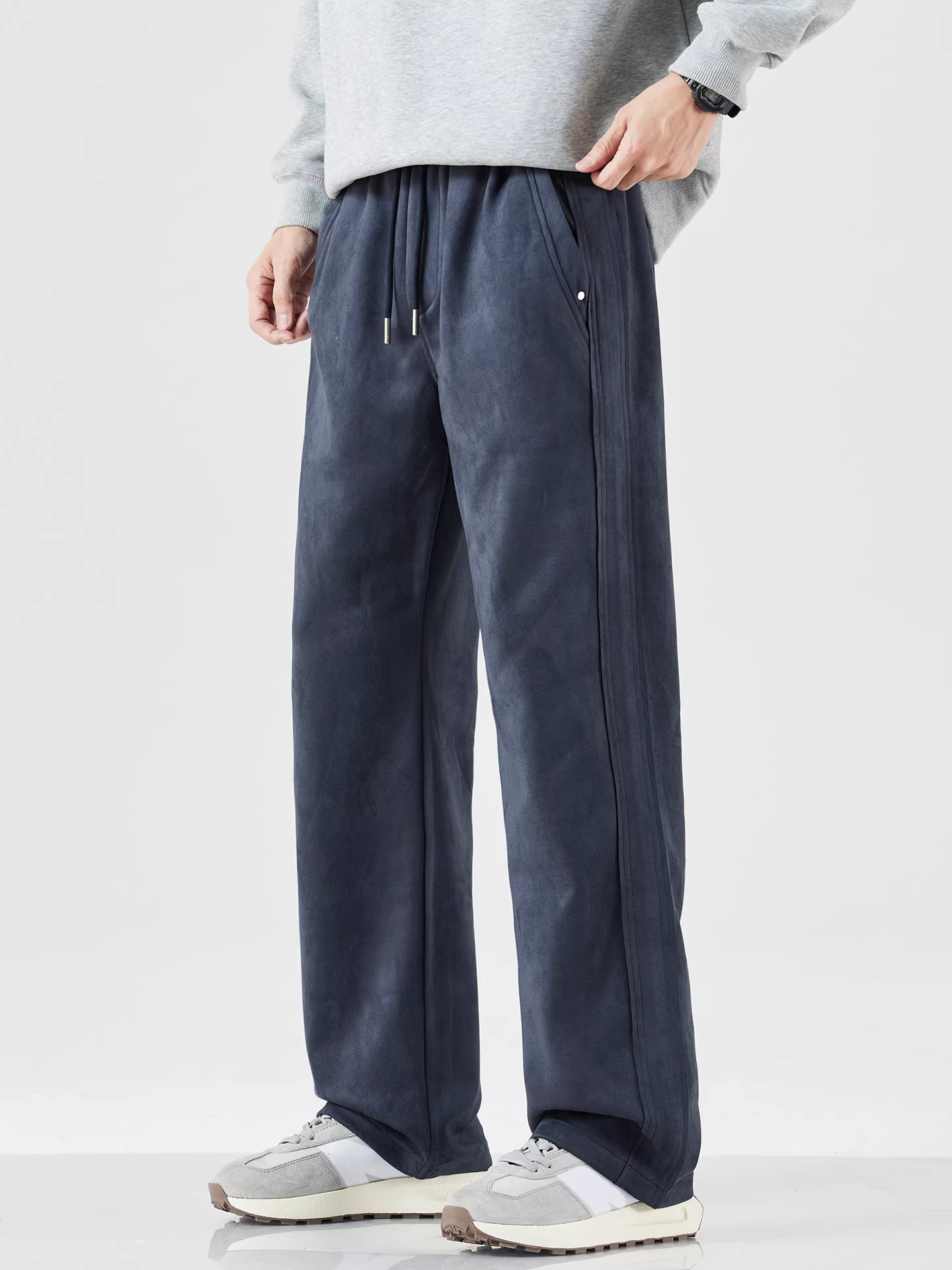 Quần thể thao nam chất liệu da lộn dày dặn, kiểu dáng thời thượng thu đông, quần thể thao ống rộng phong cách đường phố, quần dài suông rộng rãi, thoải mái.