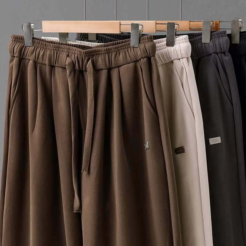 Quần thể thao nam ống đứng chất dày, kiểu mới thu đông 2024, phong cách Mỹ, màu trơn, chất liệu mềm mại, quần thể thao ống đứng rộng rãi, quần thường ngày thoải mái.