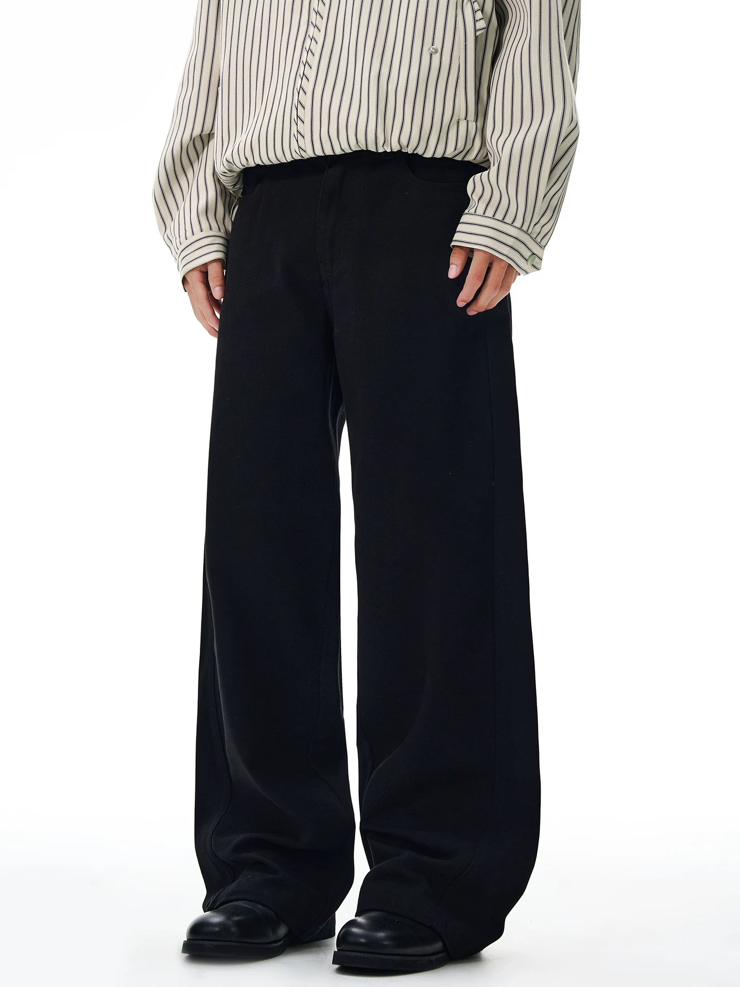 Quần jean nam chất liệu cotton dày dặn, xu hướng mới mùa xuân thu 2025, kiểu dáng thẳng rộng, thoải mái.