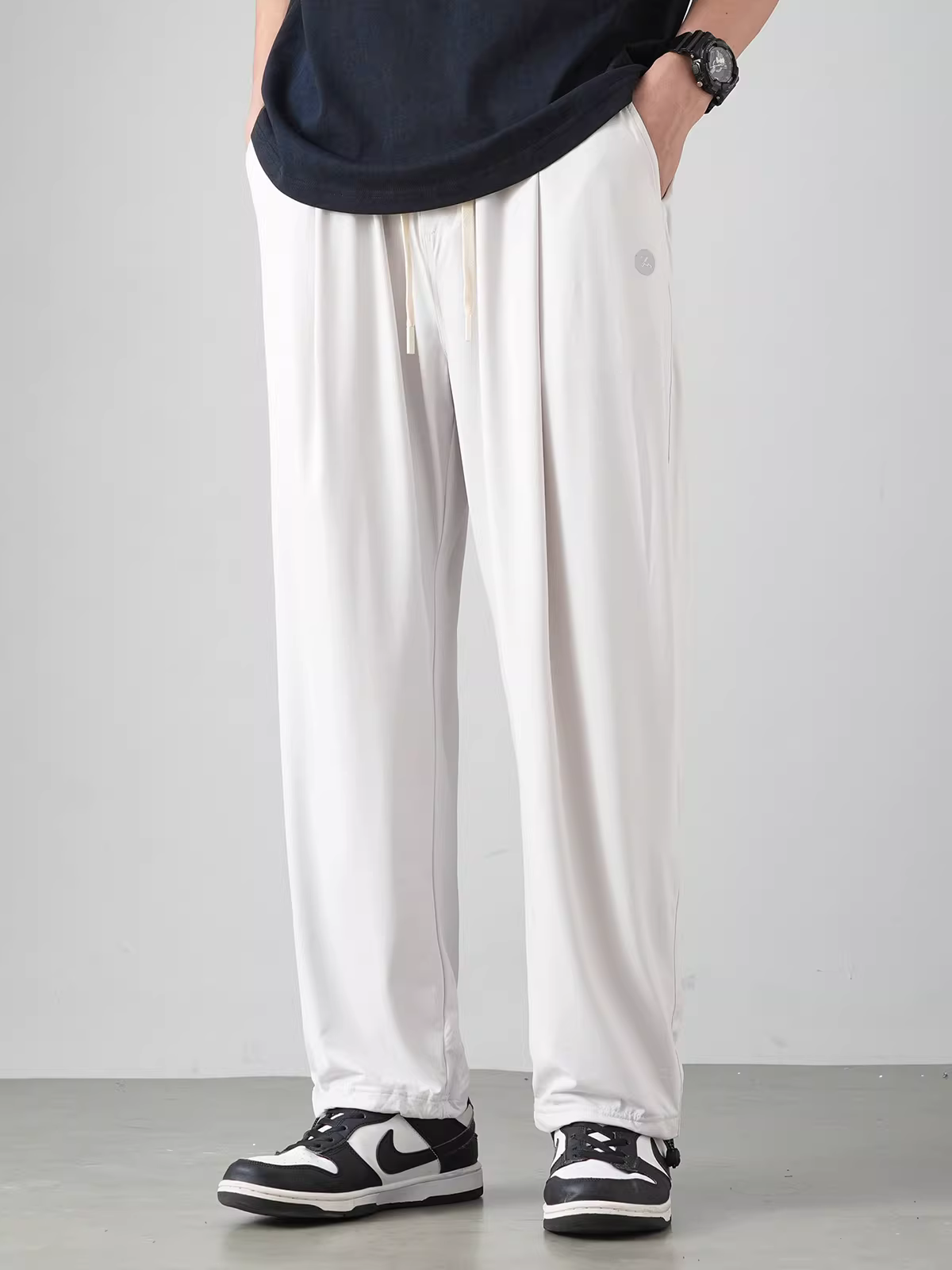 Quần thể thao nam chất liệu vải lụa đá mát lạnh, kiểu dáng xu hướng hè 2024, mỏng nhẹ, nhanh khô, rộng rãi, dáng thẳng, dài.