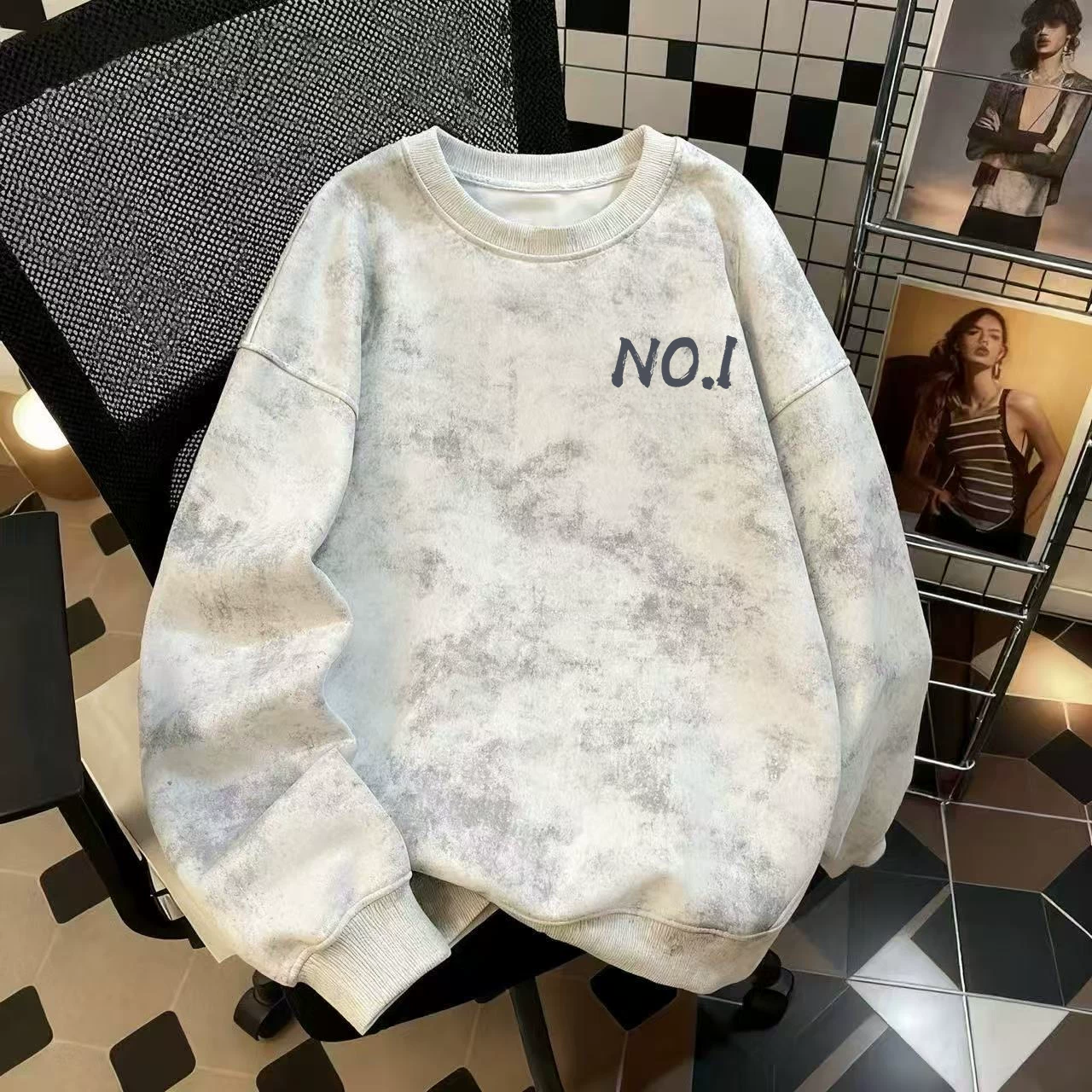 Áo len nỉ lót lông ấm áp, in tie-dye, cổ tròn, dáng rộng, chất liệu cao cấp, kiểu dáng mùa thu đông, giá ưu đãi tại cửa hàng xuất khẩu.