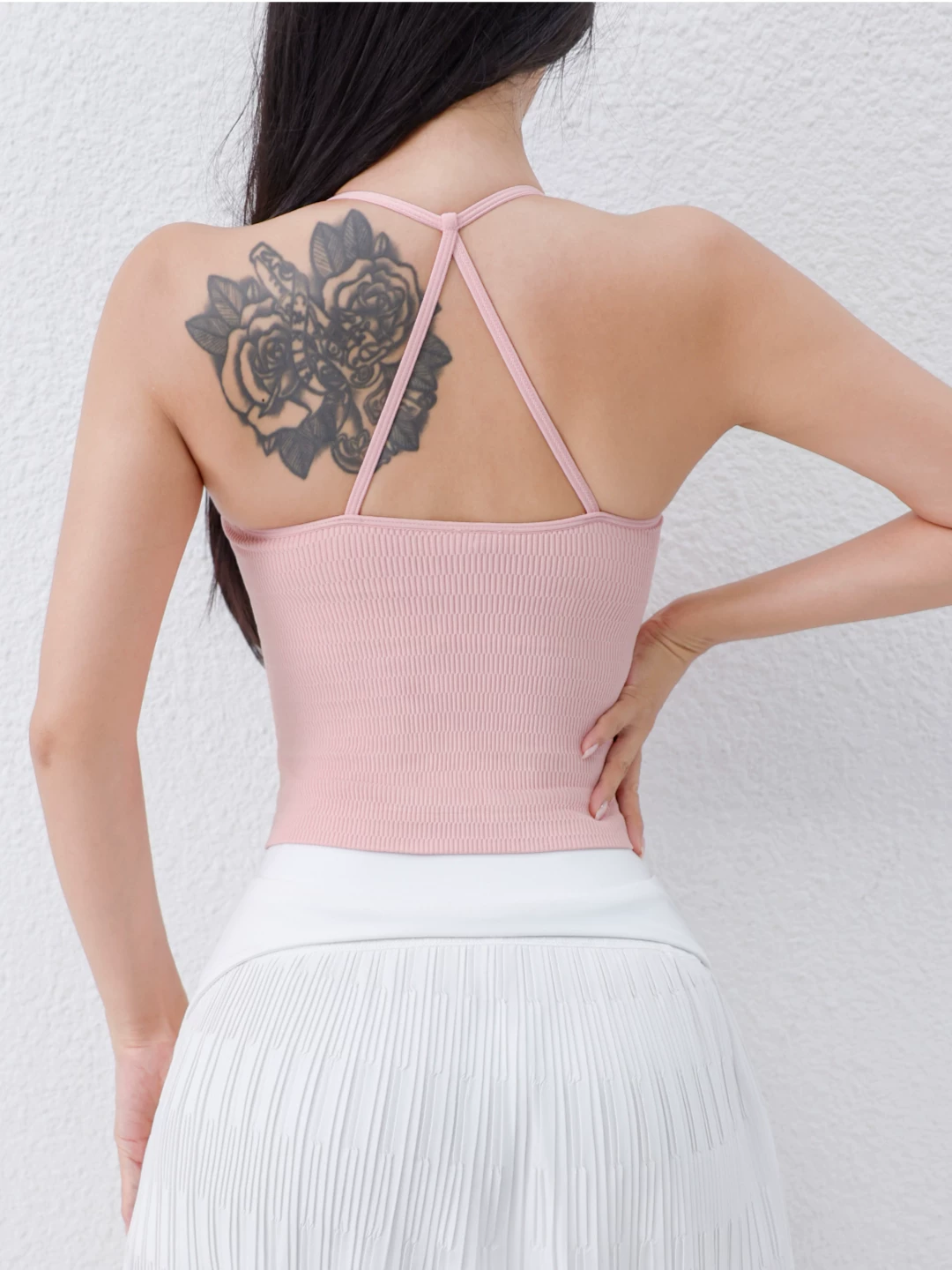 Áo tập yoga Jiumai Yipin có dây mỏng, cổ yếm, thiết kế lưng đẹp, có đệm ngực tích hợp, áo ngực thể thao đa năng, trang phục tập yoga.