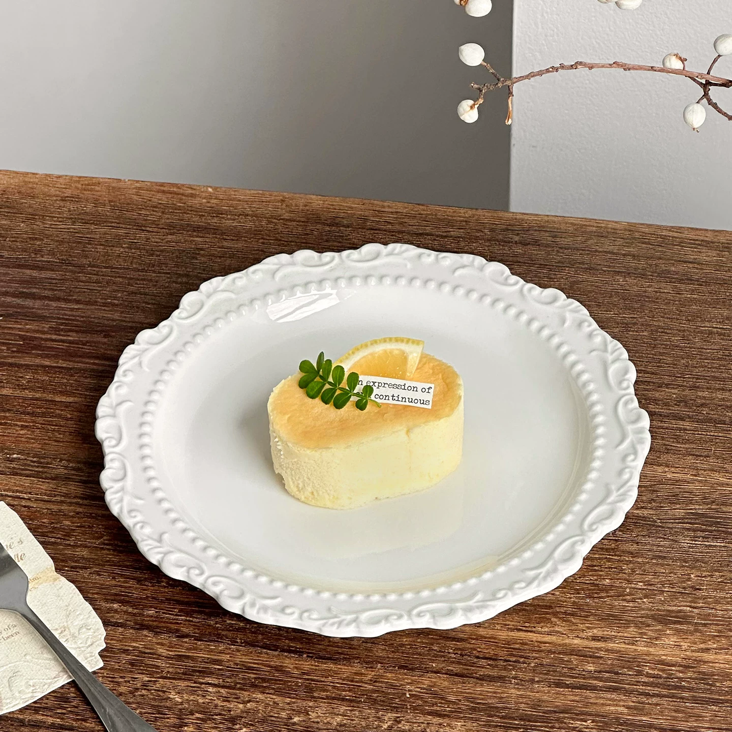 Đĩa tráng miệng gốm sứ nổi kiểu Pháp cổ điển, đĩa bánh, đồ dùng cao cấp sang trọng, đĩa ăn nhẹ gia đình, đồ dùng bàn ăn, đĩa dẹt