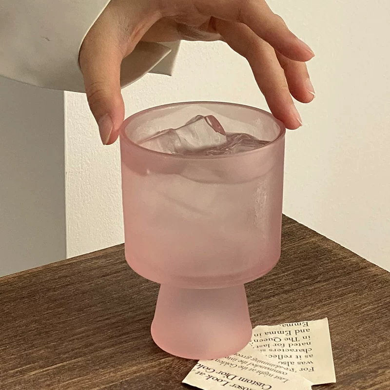 Ly nước thủy tinh mờ màu hồng cao cấp, ly uống nước lạnh, ly cà phê latte, ly tráng miệng, ly cao gia dụng có tay cầm.