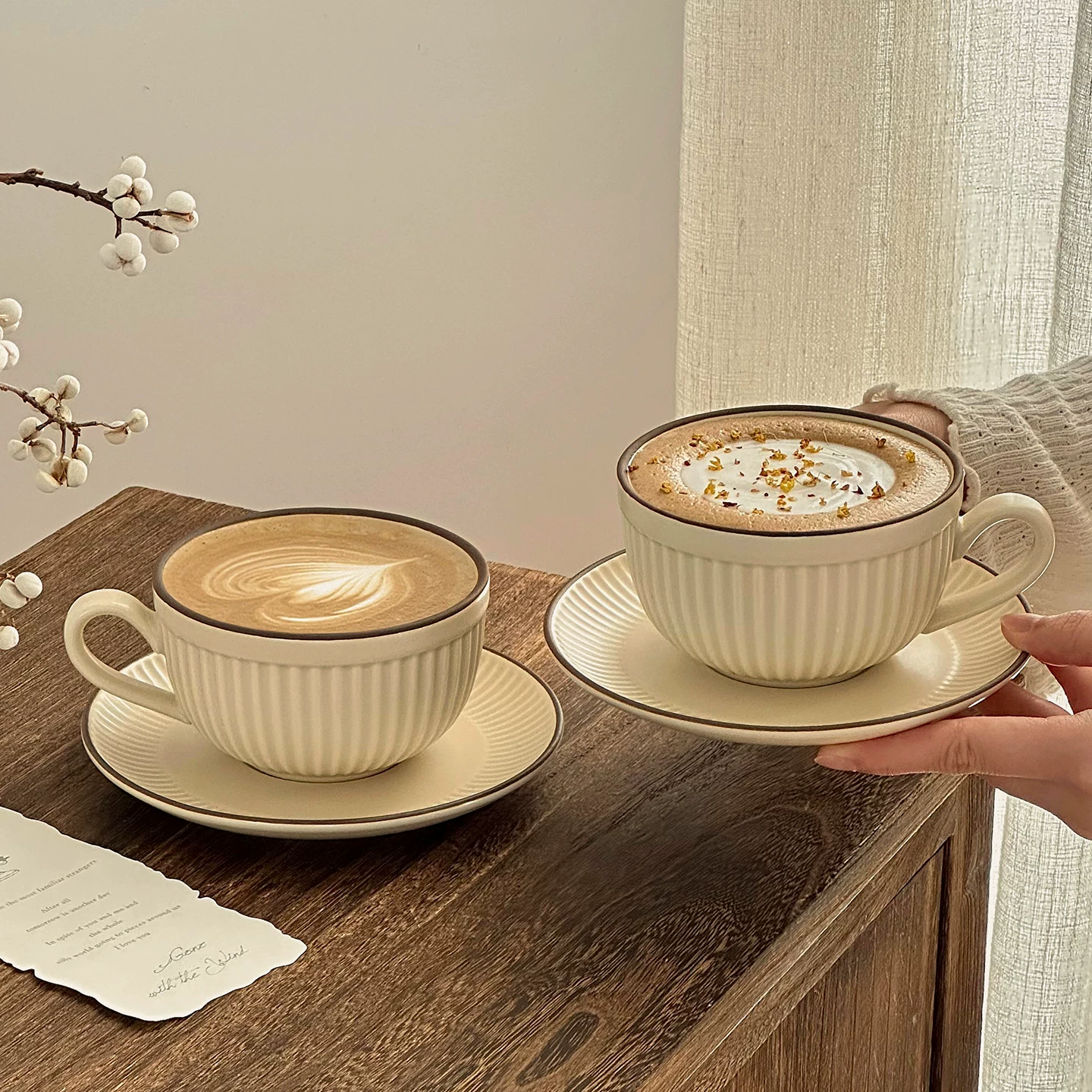 Tách và đĩa sứ cổ điển, cốc gia dụng cao cấp và tinh tế, cốc nghệ thuật latte, bộ trà chiều cappuccino