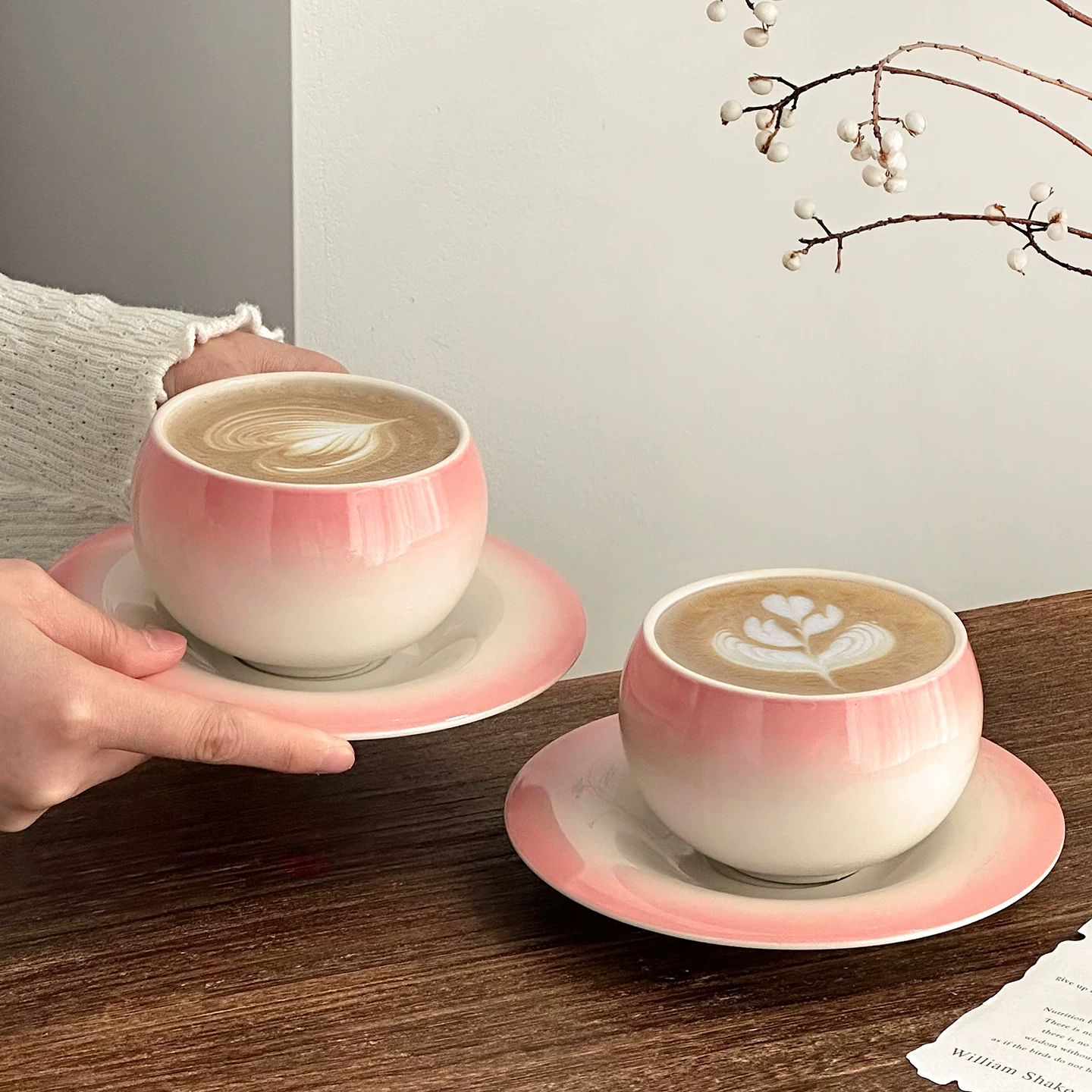 Tách cà phê hình quả trứng màu hồng gradient, tách latte bằng gốm, tách đặc biệt dành cho nghệ thuật latte, tách tròn nhỏ cầm tay, bộ tách và đĩa cao cấp