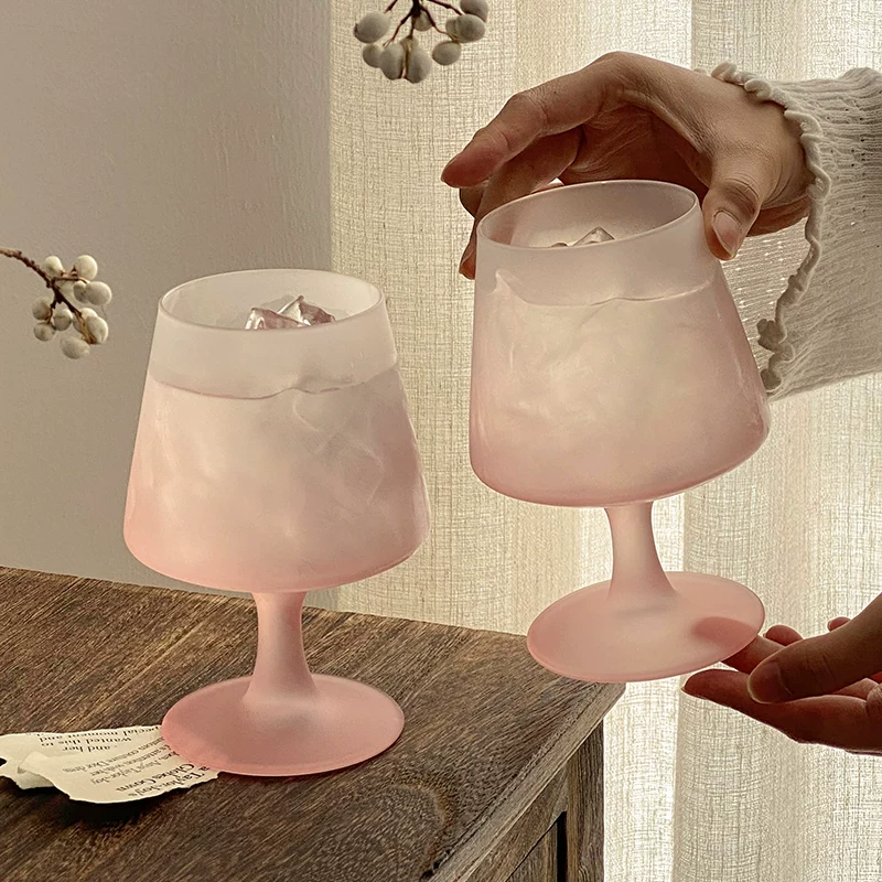 Ly thủy tinh cao màu hồng nhạt kiểu Pháp, ly cocktail sâm panh cao cấp, ly uống nước thiết kế sang trọng.