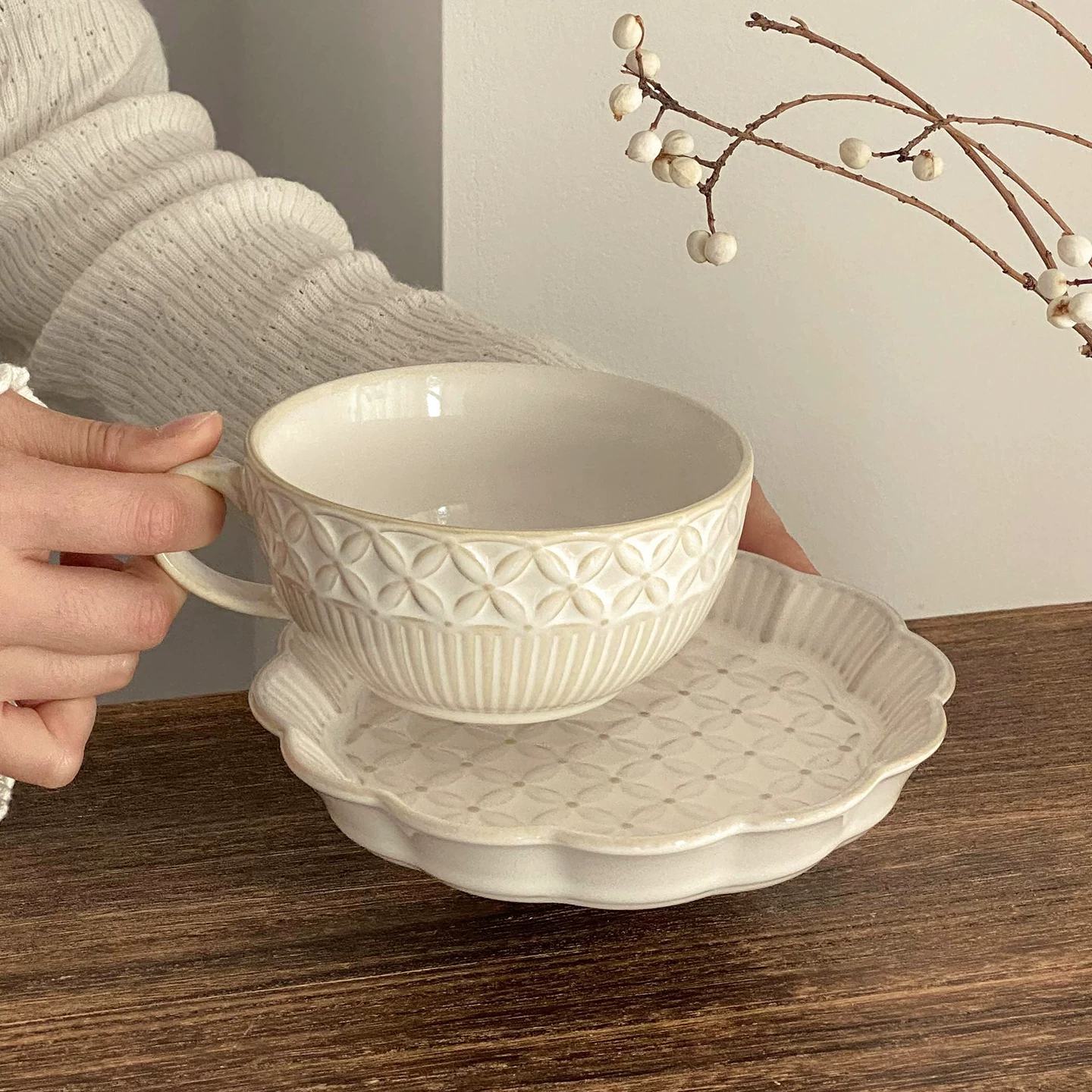 Bộ tách trà cà phê gốm sứ kiểu Pháp, chạm nổi, cổ điển, cao cấp, tinh tế, chuyên dụng cho espresso, latte art.