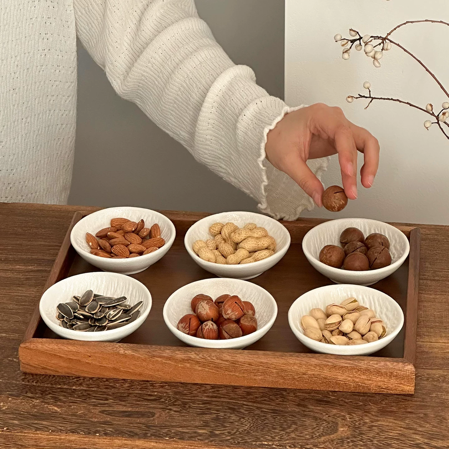 Đĩa trái cây sấy khô sáng tạo có ngăn, đĩa trái cây dùng trong gia đình, đĩa trưng bày đồ ăn nhẹ trên bàn cà phê trong phòng khách, đĩa nhỏ bằng gốm đựng đồ ăn nhẹ và món tráng miệng.