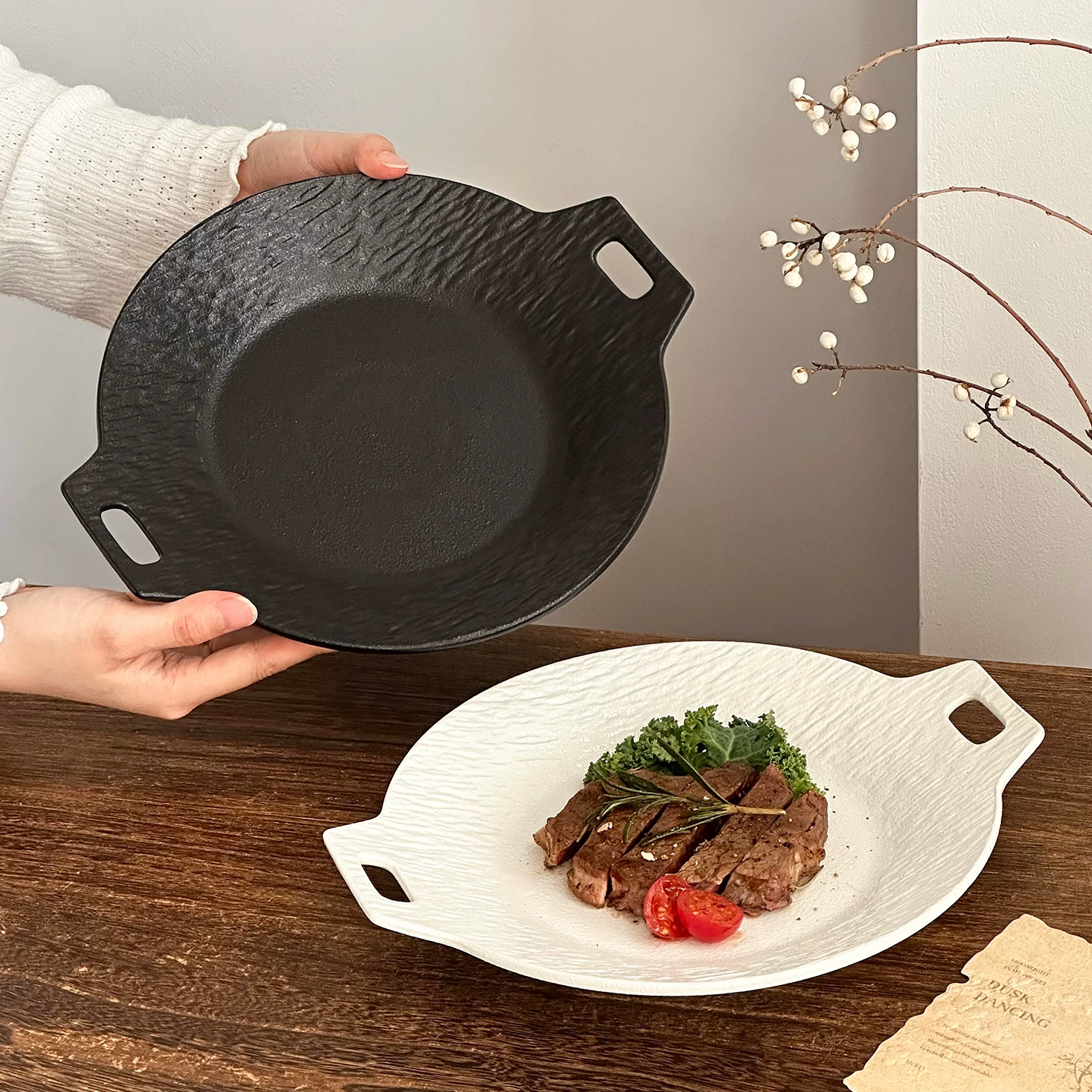 Đĩa gốm sứ đen hai quai, đĩa cao cấp, đĩa ăn bít tết gia đình, đĩa tráng miệng kiểu Tây, đĩa trái cây, bộ đồ ăn Nhật Bản