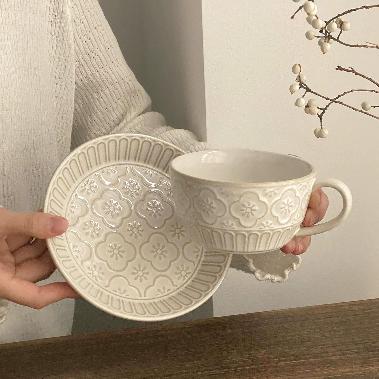 Bộ tách trà cà phê gốm sứ kiểu Pháp, chạm nổi, cổ điển, cao cấp, tinh tế, chuyên dụng cho espresso, latte art.