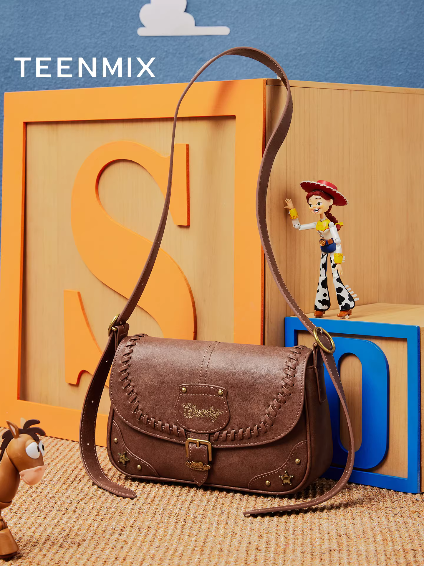 Túi đeo chéo nhỏ hình vuông Woody phiên bản phối hợp thương hiệu Tianmeiyi Toy Story, mẫu mới thu 2025 dành cho nữ