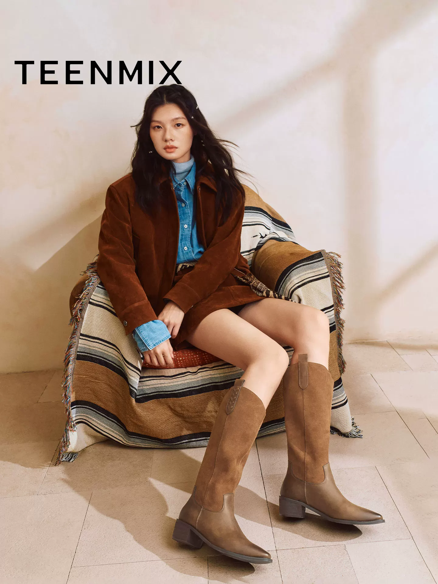 Giày bốt cao cổ nữ Tianmeiyi đế thô kiểu retro, mũi nhọn, kiểu dáng ôm sát, phong cách miền Tây, mùa thu 2025, kiểu mới