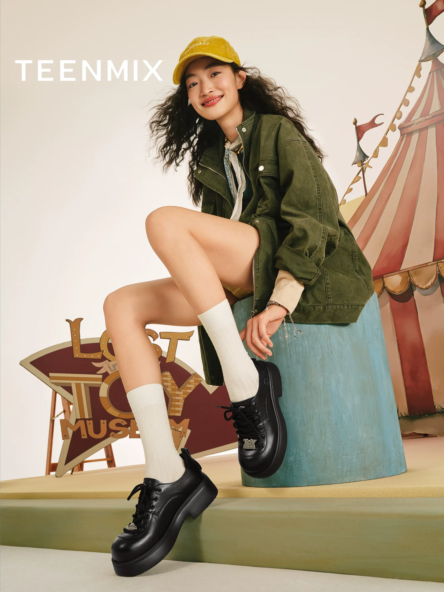 Tianmeiyi Toy Story hợp tác sản xuất giày da đế dày kiểu Anh của Woody, giày Oxford dành cho nữ, giày đơn cổ điển mùa thu mới.