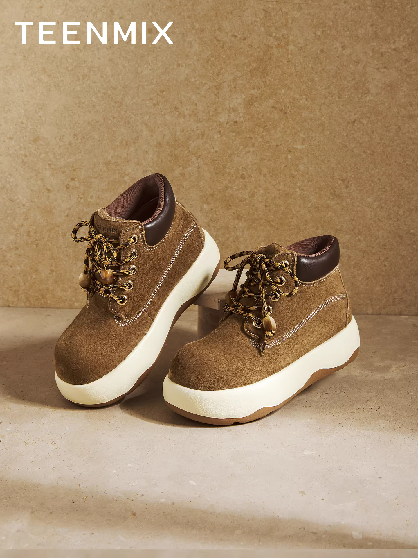 Giày bốt công sở đế dày tăng chiều cao màu vàng Tianmeiyi dành cho nữ, bốt chunky dễ thương, bốt Martin, bốt ngắn, mẫu mới thu đông 2025.